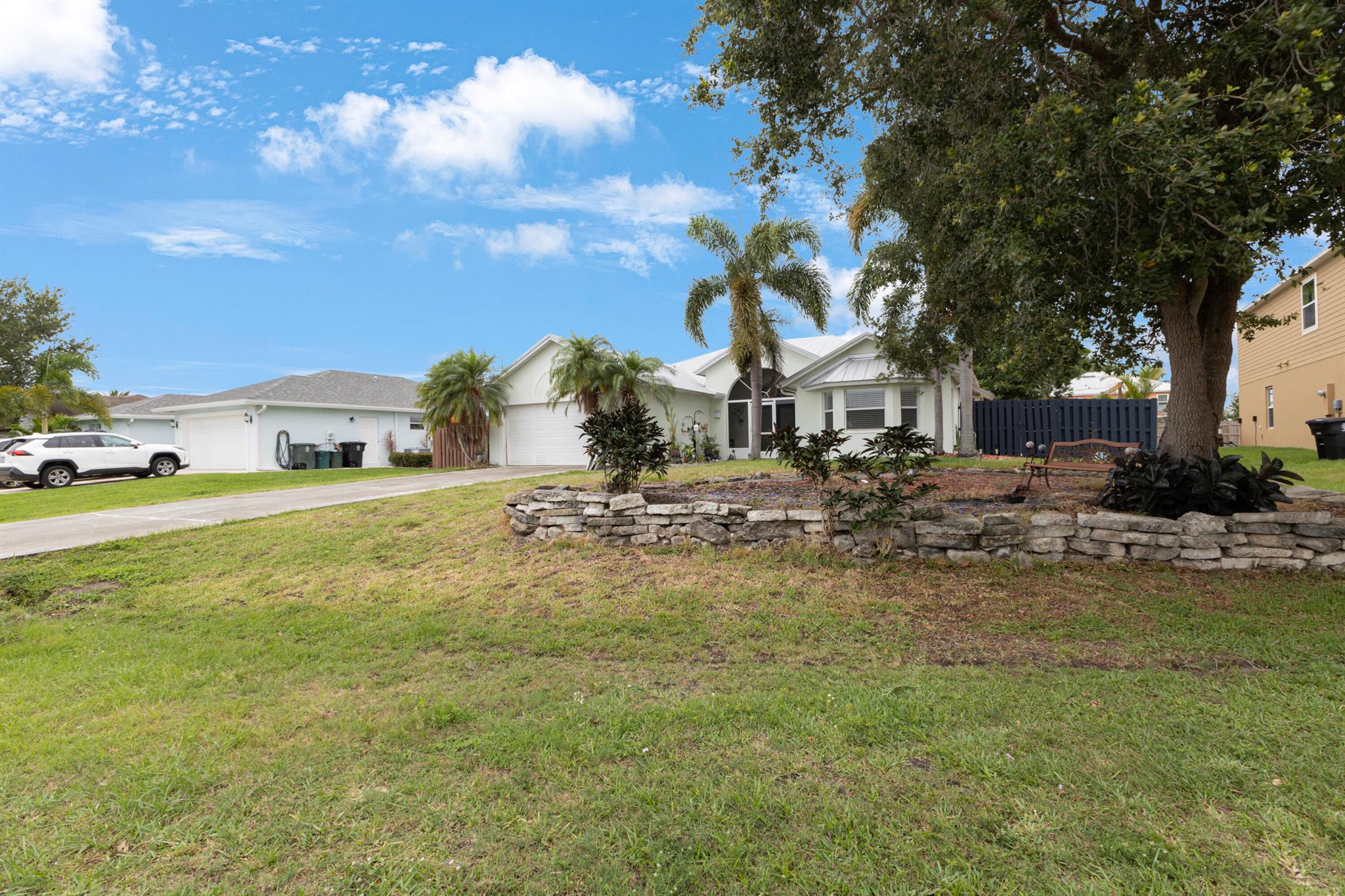 427 SW Cahoon Court