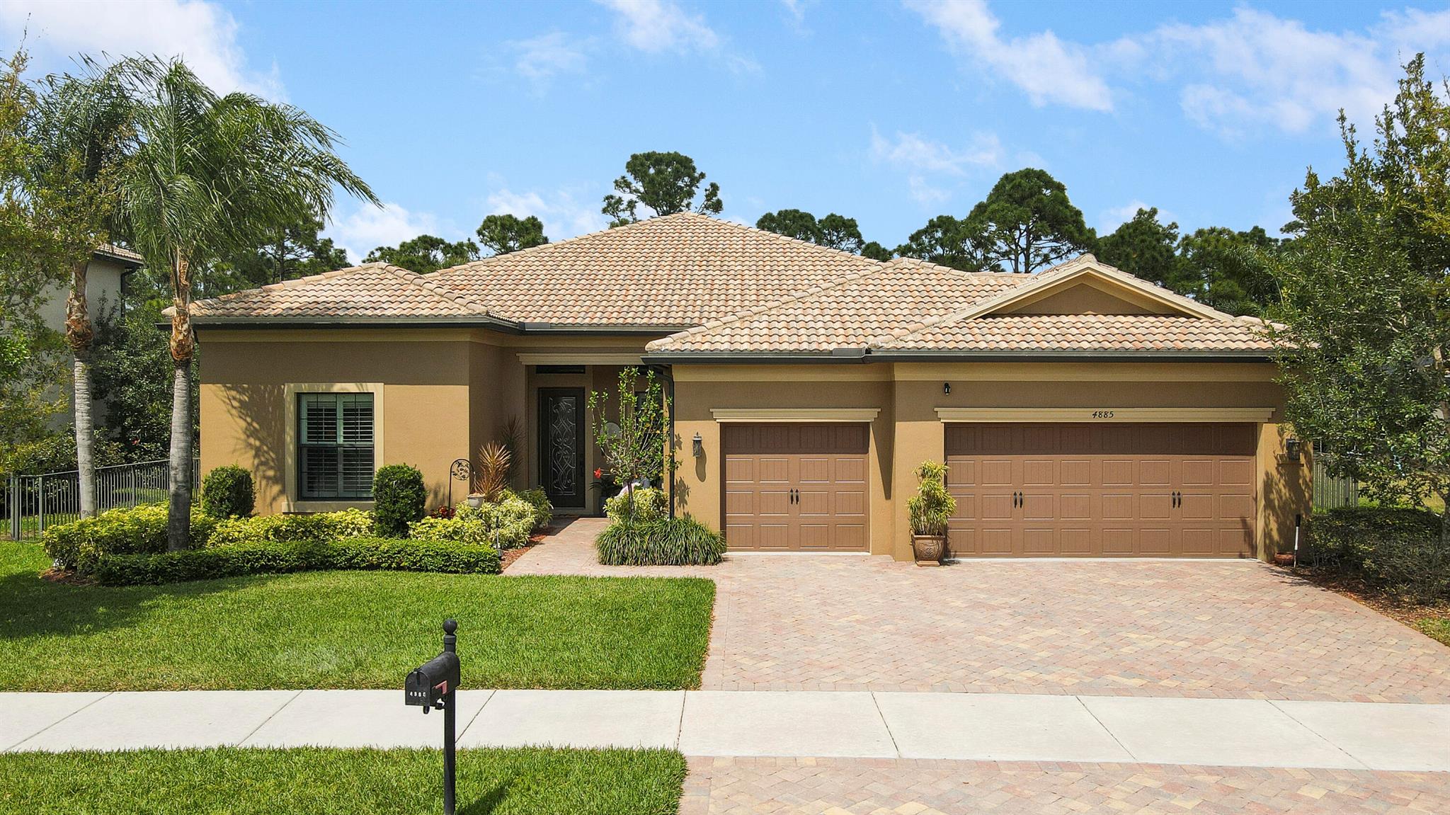 House for Sale in Palm City, FL