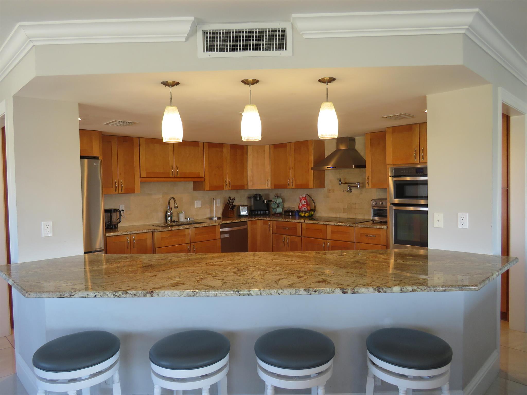Image to showcase the property located at 155 Yacht Club Drive 407
