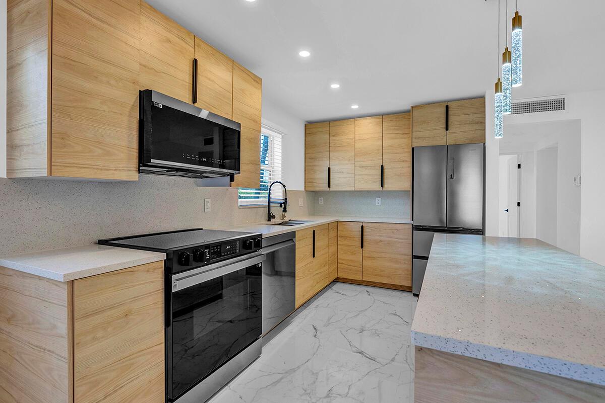Fully renovated, high-end 2 Bed / 2 Bath first-floor unit in the highly desirable Kings Point community! This one-of-a-kind gem features a complete transformation with top-quality finishes throughout.Enjoy peace of mind with all-new impact windows and a brand-new impact front entry door. The custom-designed kitchen boasts quartz countertops, high-end stainless steel appliances, and a premium water filtration system. Elegant tile flooring flows seamlessly throughout the home, creating a sleek and cohesive look.Both bathrooms have been fully renovated with luxury finishes, including modern vanities, high-end fixtures, and stylish tile work. Additional upgrades include all-new lighting, a new AC system, and a brand-new in-unit washer and dryer.Located in Kings Point, a vibrant
