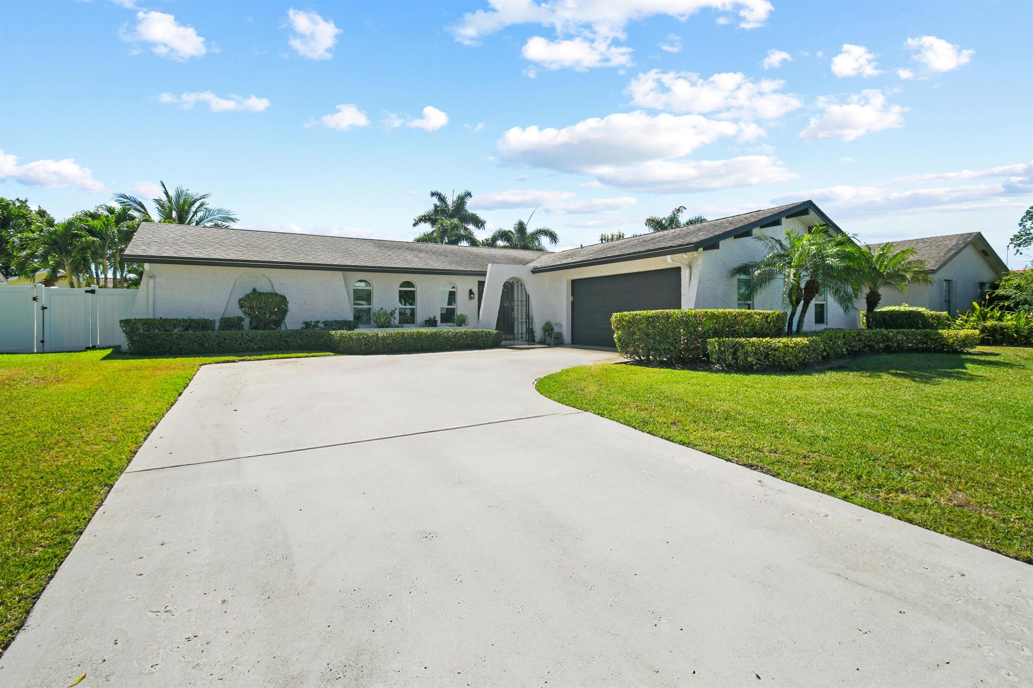 11886 Hemlock Street, Palm Beach Gardens, Florida 33410
