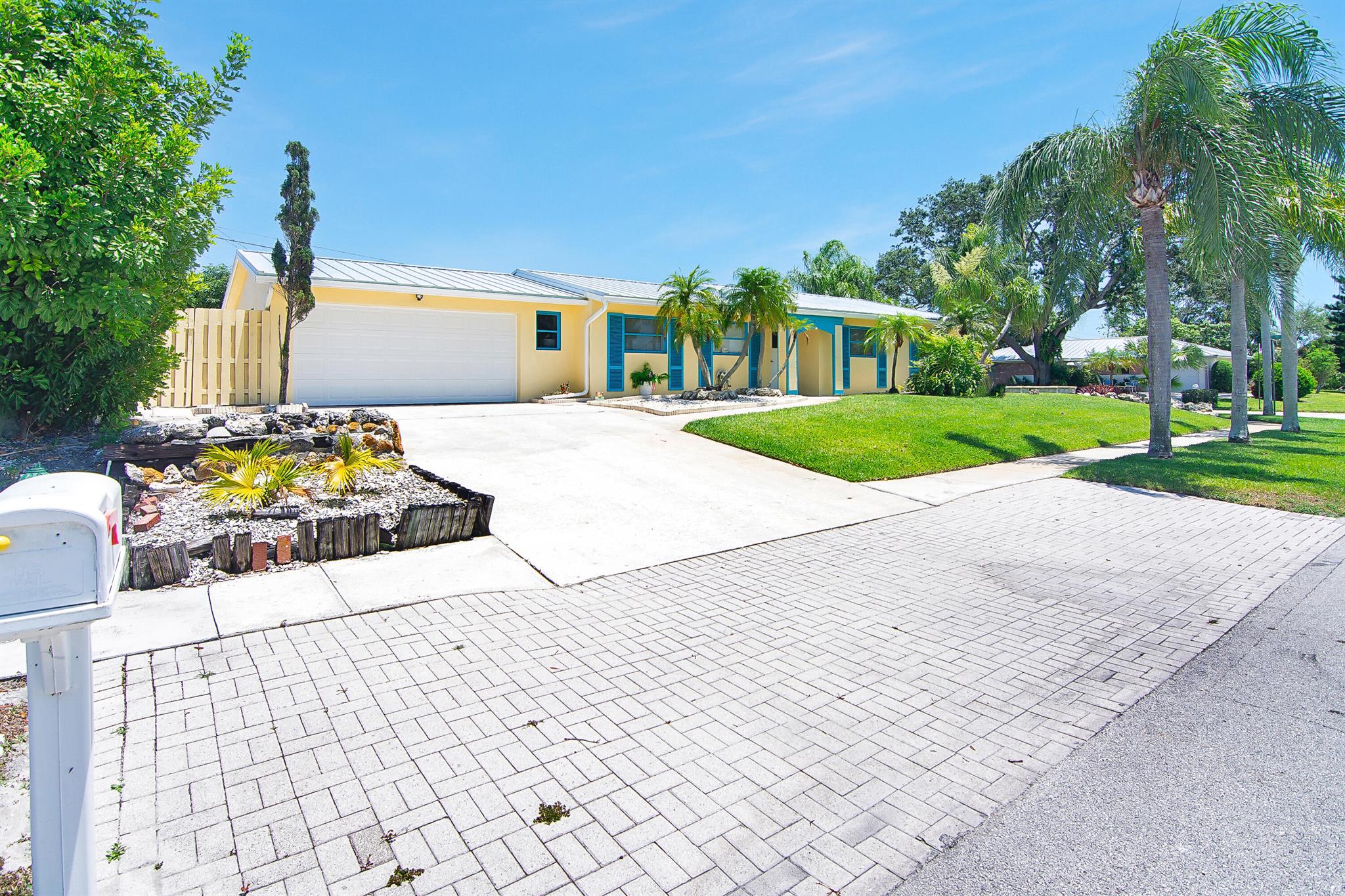 Image to showcase the property located at 360 Saturn Avenue