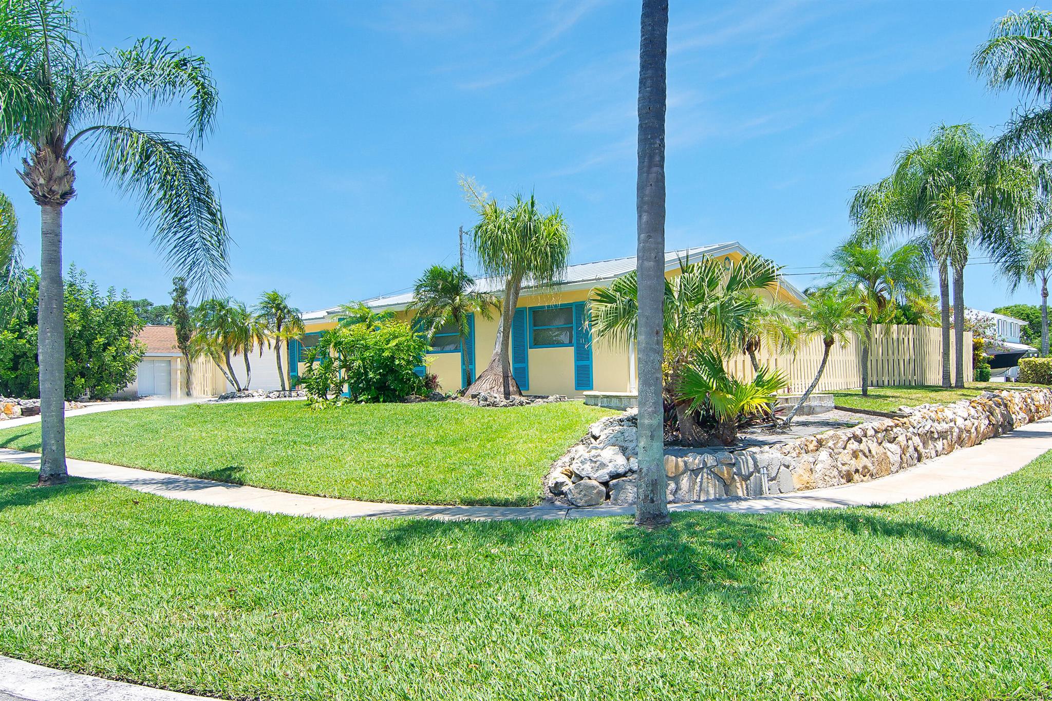 Image to showcase the property located at 360 Saturn Avenue
