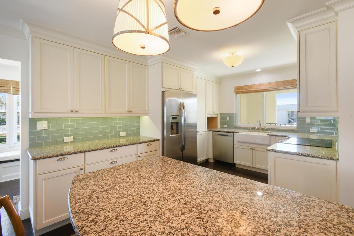 Image to showcase the property located at 325 Beach Road 301