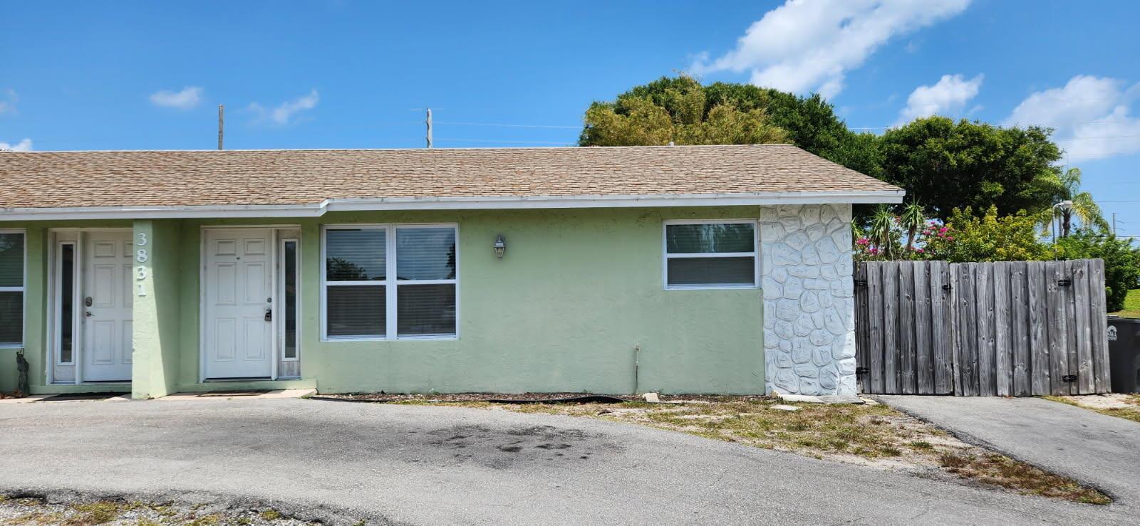 Hurry and take a look at this half duplex, 3 bedroom 2 bath, located in Tequesta just off County Line Rd!!! Competitively priced, it won't last long! Great Schools! Beach, shopping, restaurants, all right around the corner! The property is vacant and ready for you to move into IMMEDIATELY!