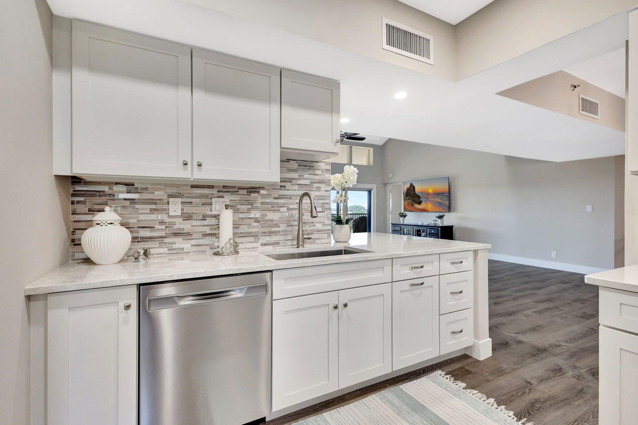 Image to showcase the property located at 16940 Bay Street N505