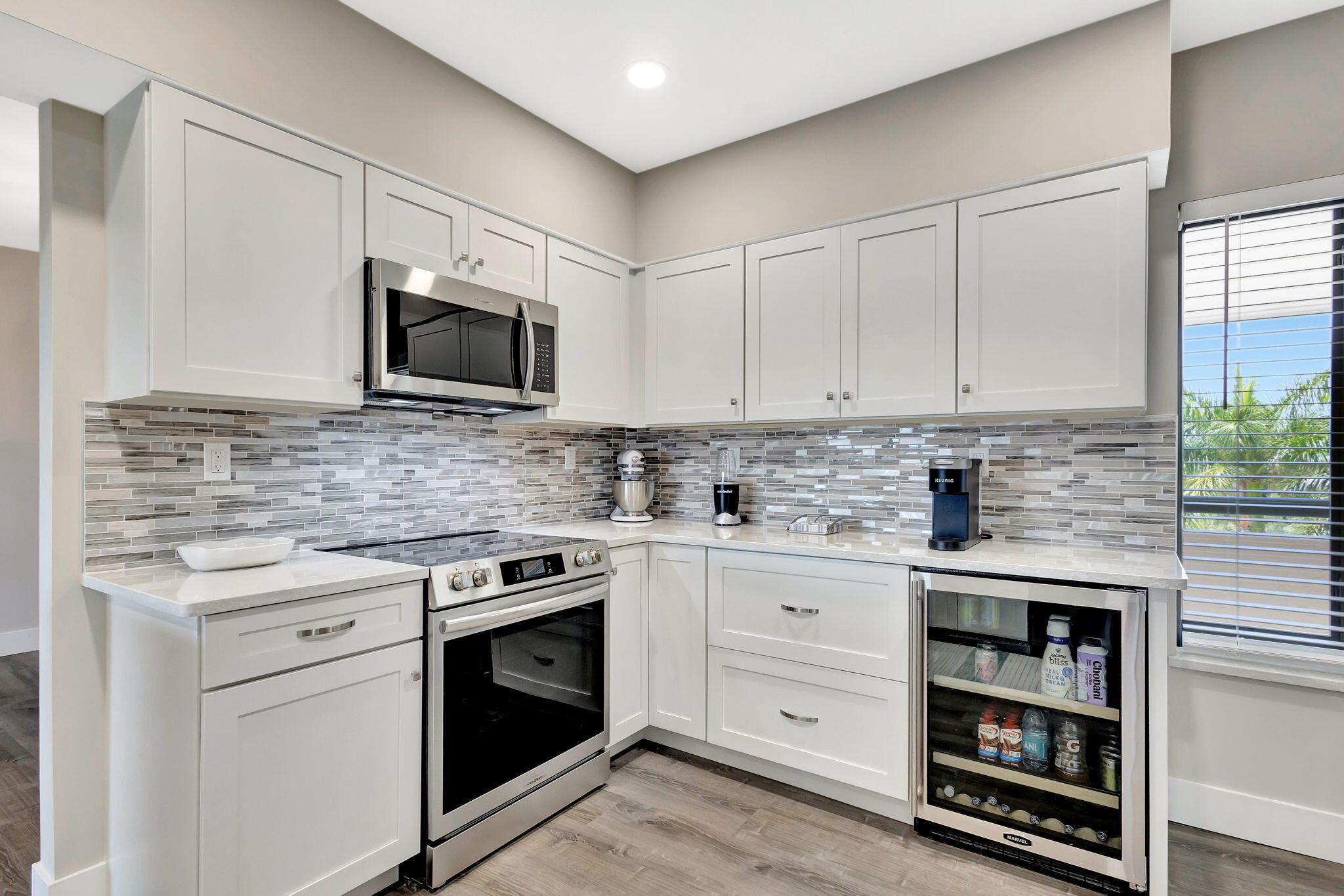Image to showcase the property located at 16940 Bay Street N505
