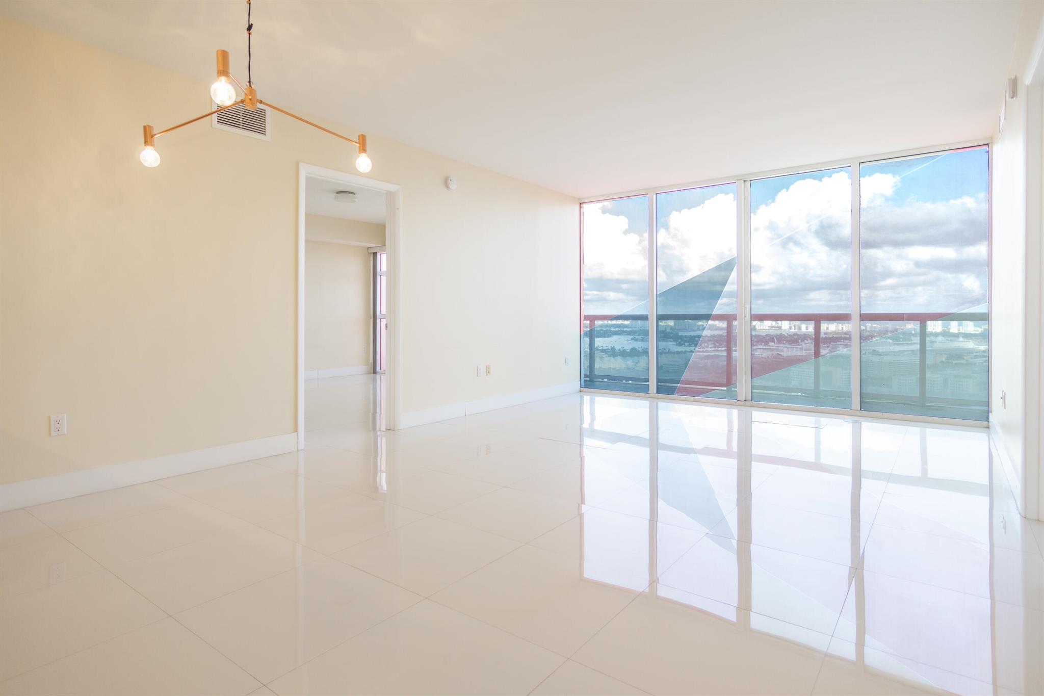 Apartamento para Alugar em Miami, FL