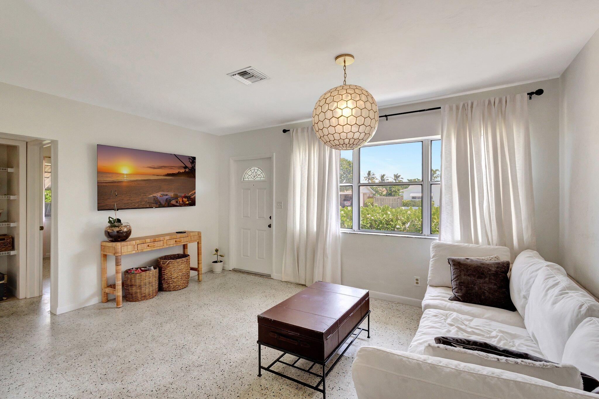 Image to showcase the property located at 417 Inlet Road