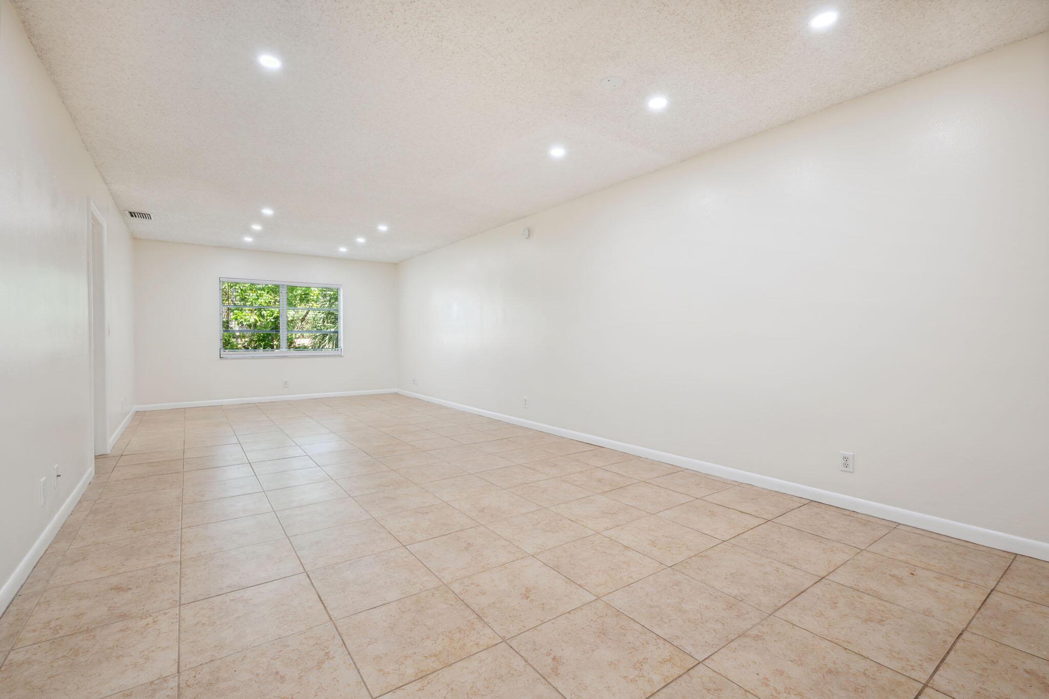 Image to showcase the property located at 308 Southwind Court 6