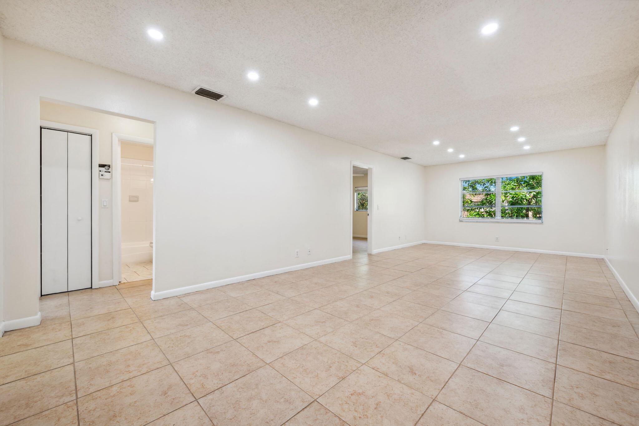 Image to showcase the property located at 308 Southwind Court 6