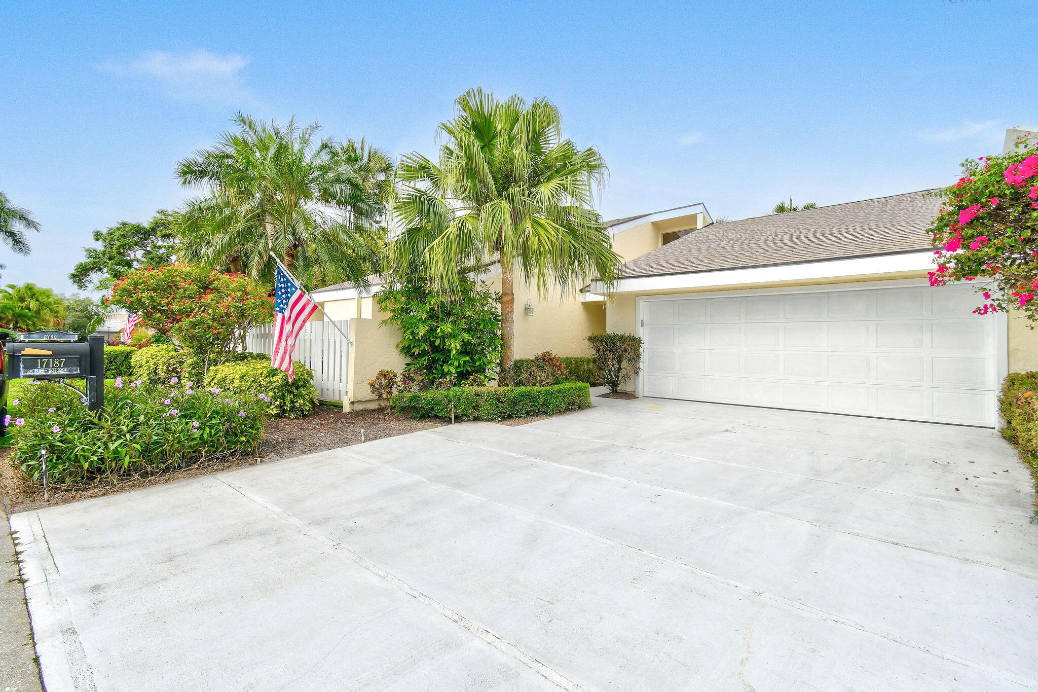 Very desirable 3/2 villa with den/office and 2 car garage on the Village Golf Course in Baytowne within Jonathan's Landing. This is a 24-hour gated security patrolled community. Baytowne has a mixture of golf course and waterfront homes walking distance to Jonathan's Landing clubhouse, tennis, pickleball and wellness fitness center. Memberships to the club are optional. There also is an in and out boat storage marina located within Jonathan's Landing offering easy boat access to the Jupiter Inlet and ocean. This home has unobstructed golf course views from the screen porch, master bedroom and office/den. The kitchen has stainless appliances, a counter bar and breakfast seating area. Jonathan's Landing is very close to public beaches, shopping and exceptional seaside dining.