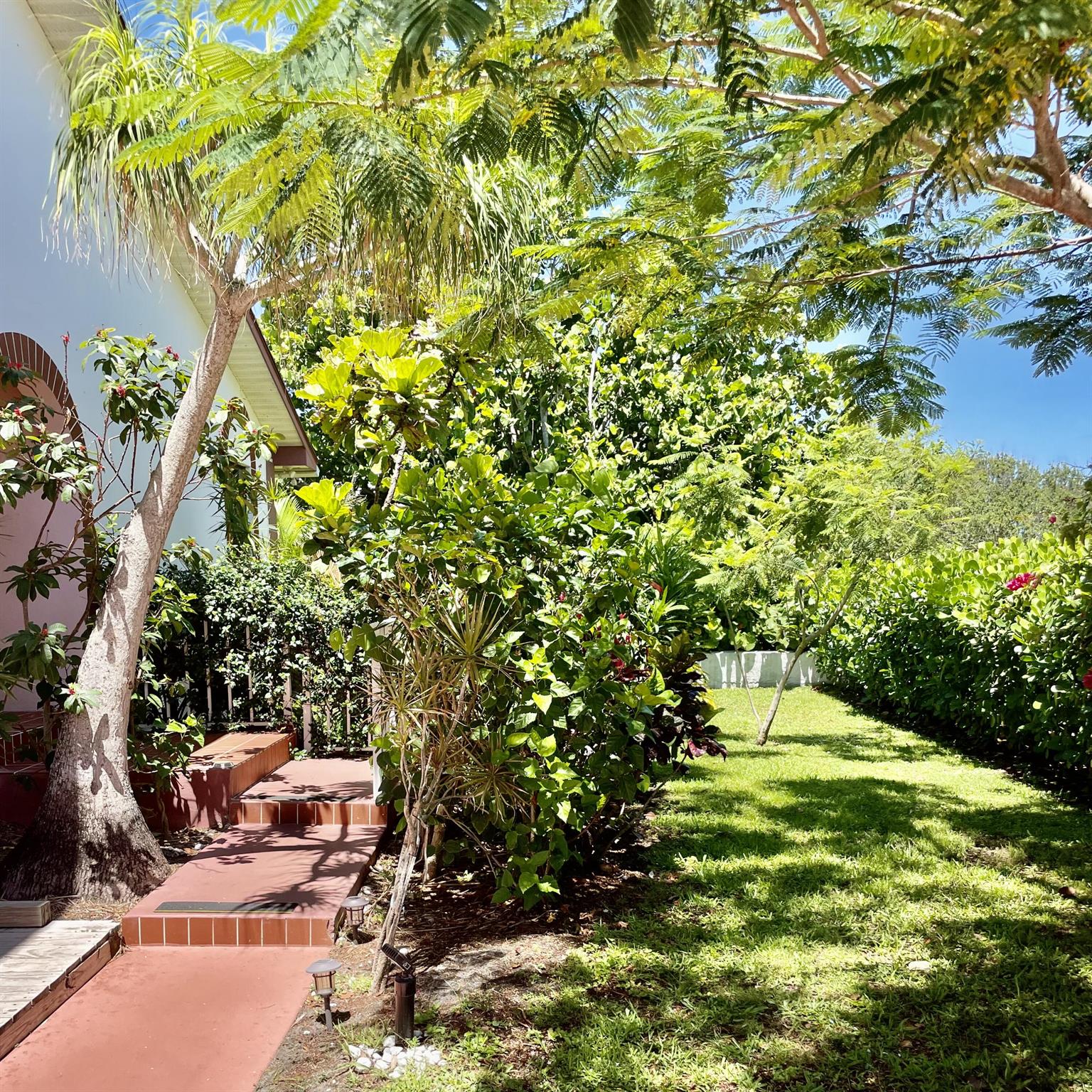 Image to showcase the property located at 470 S Mars Way NE
