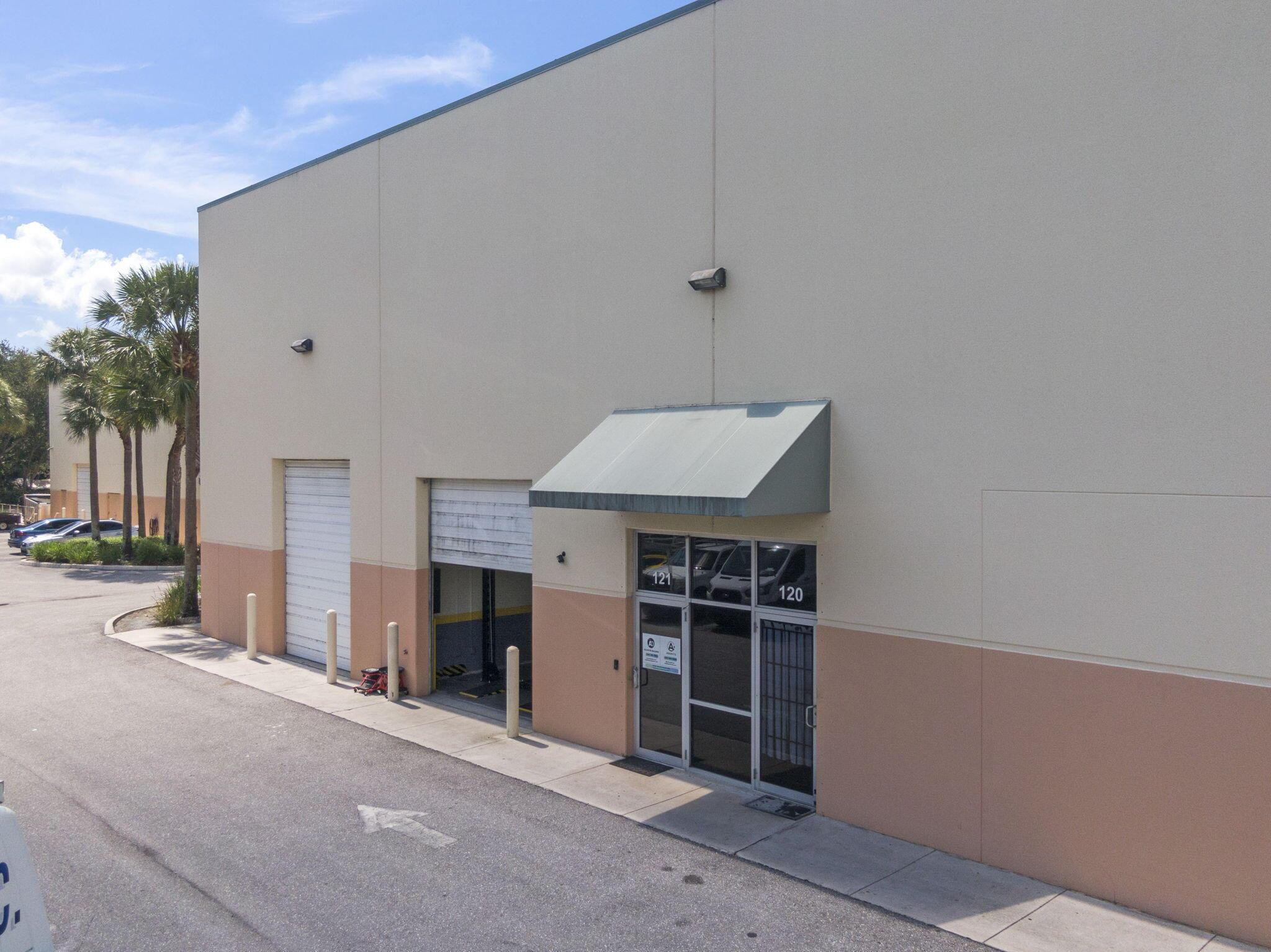 4188 Westroads Drive Unit 121, Riviera Beach, Florida 33407
