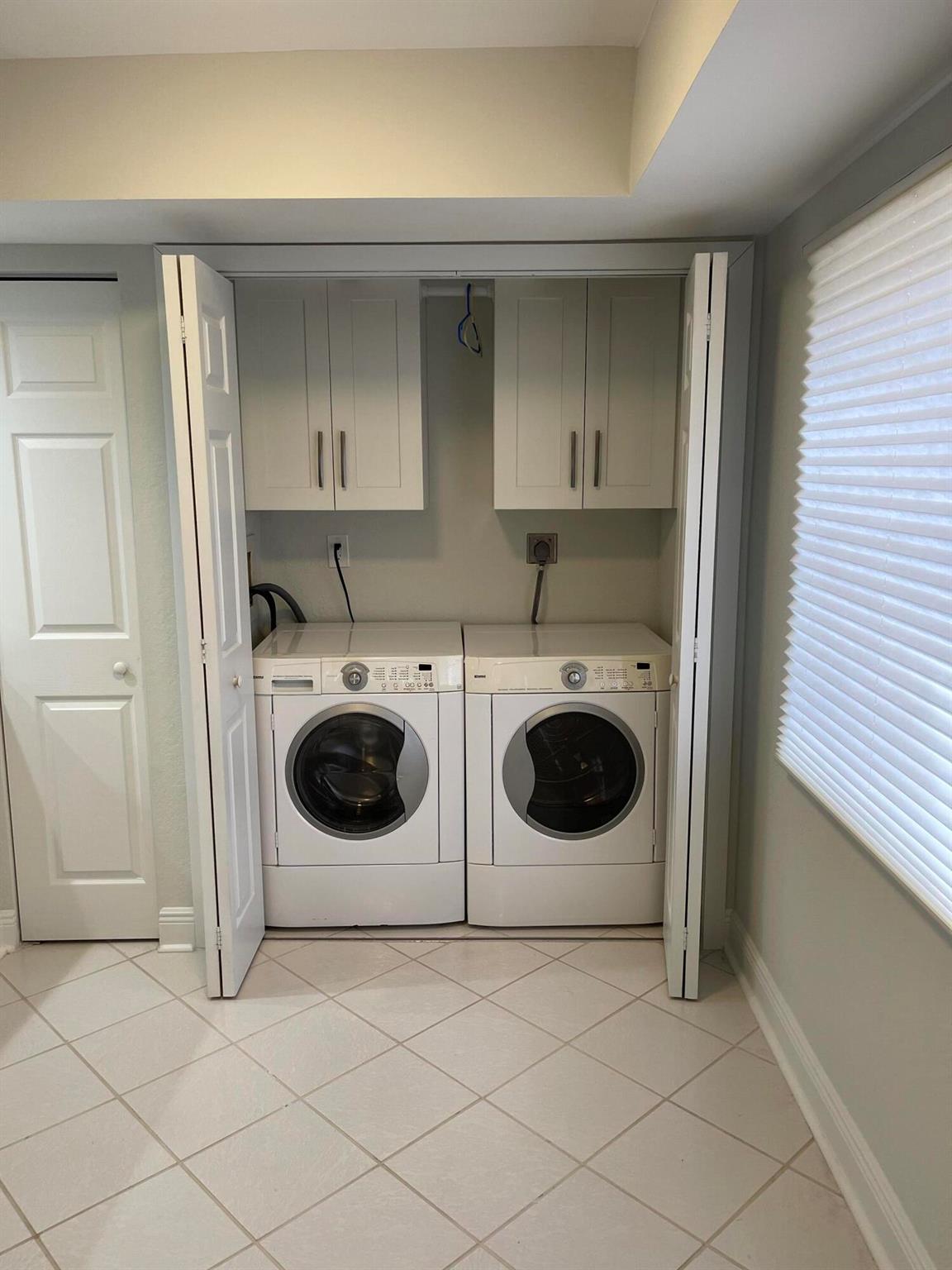 Image to showcase the property located at 1660 Twelve Oaks Way 203