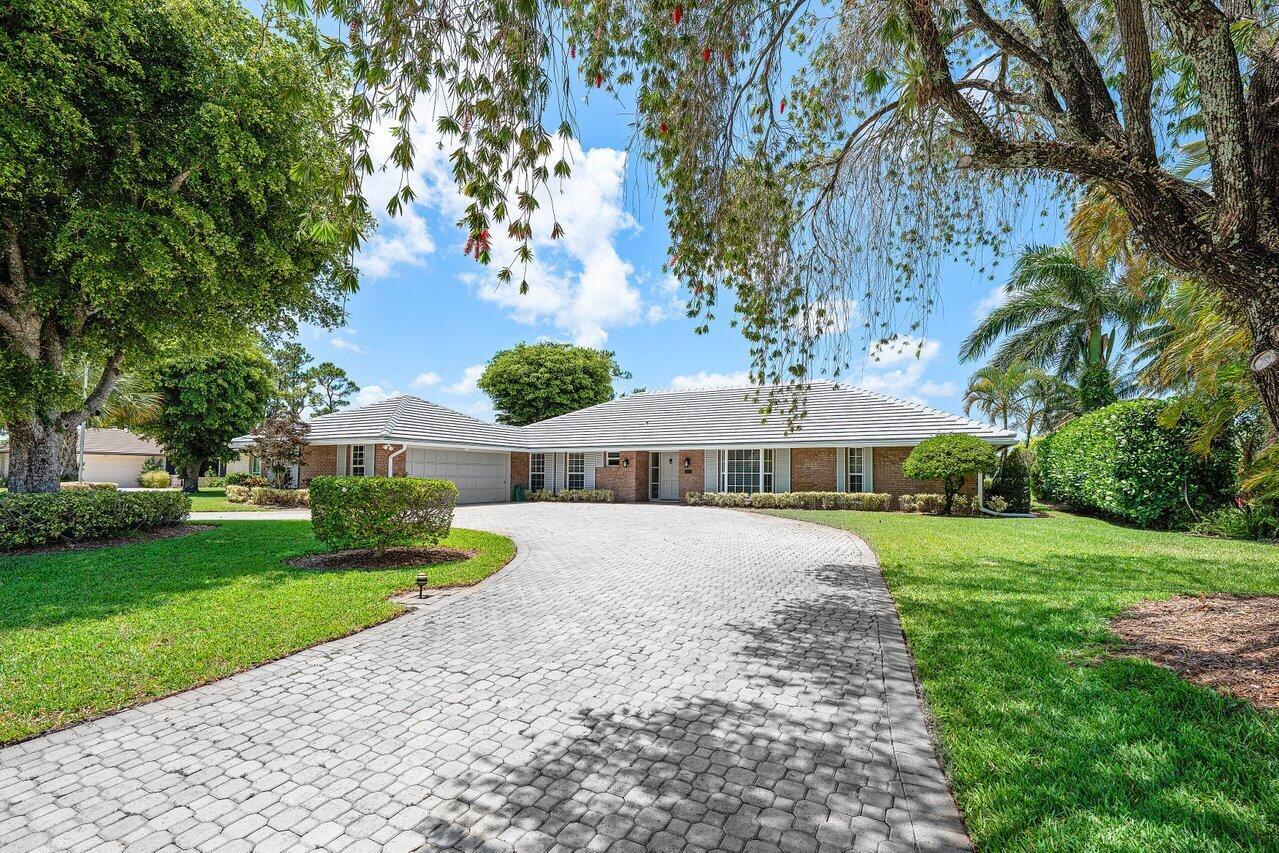 489 Country Club Drive, Atlantis, Florida 33462