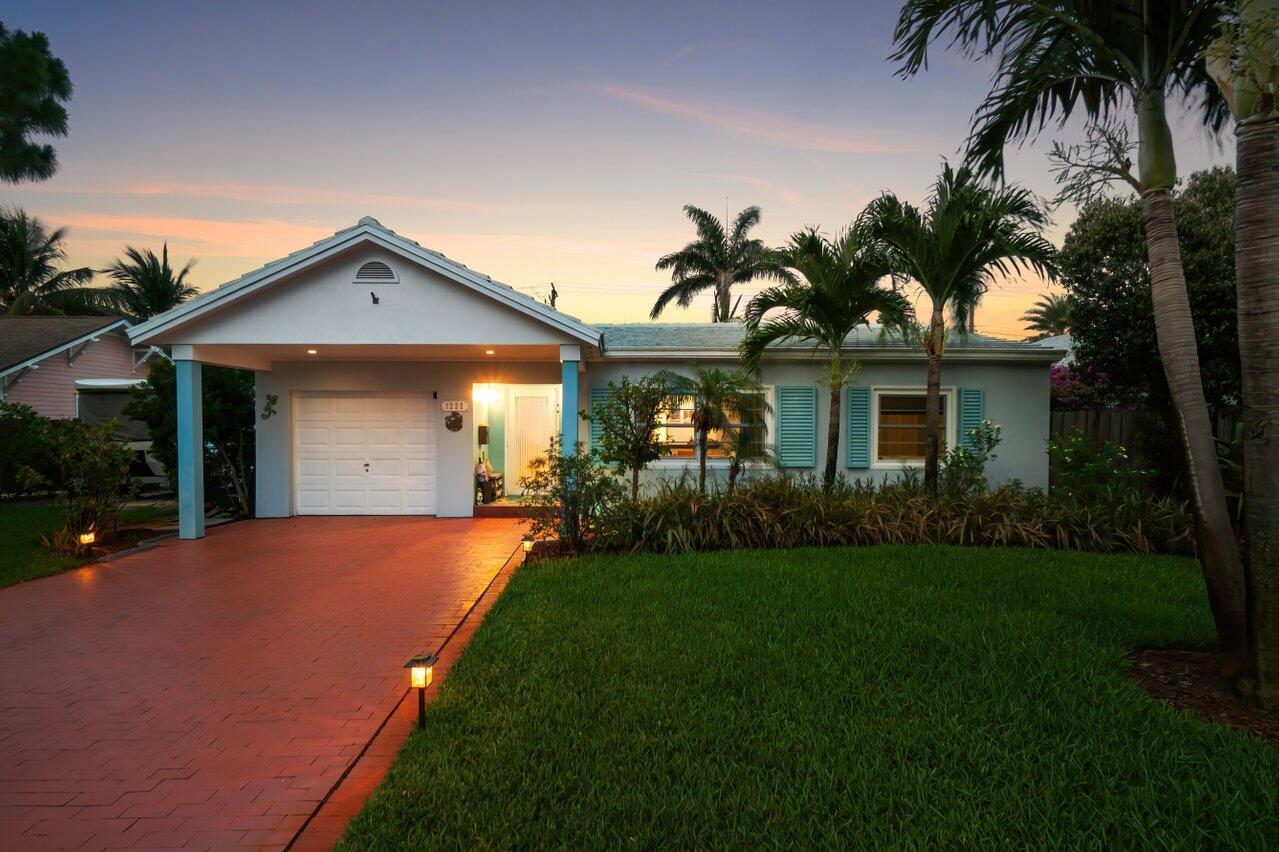 1222 N Palmway