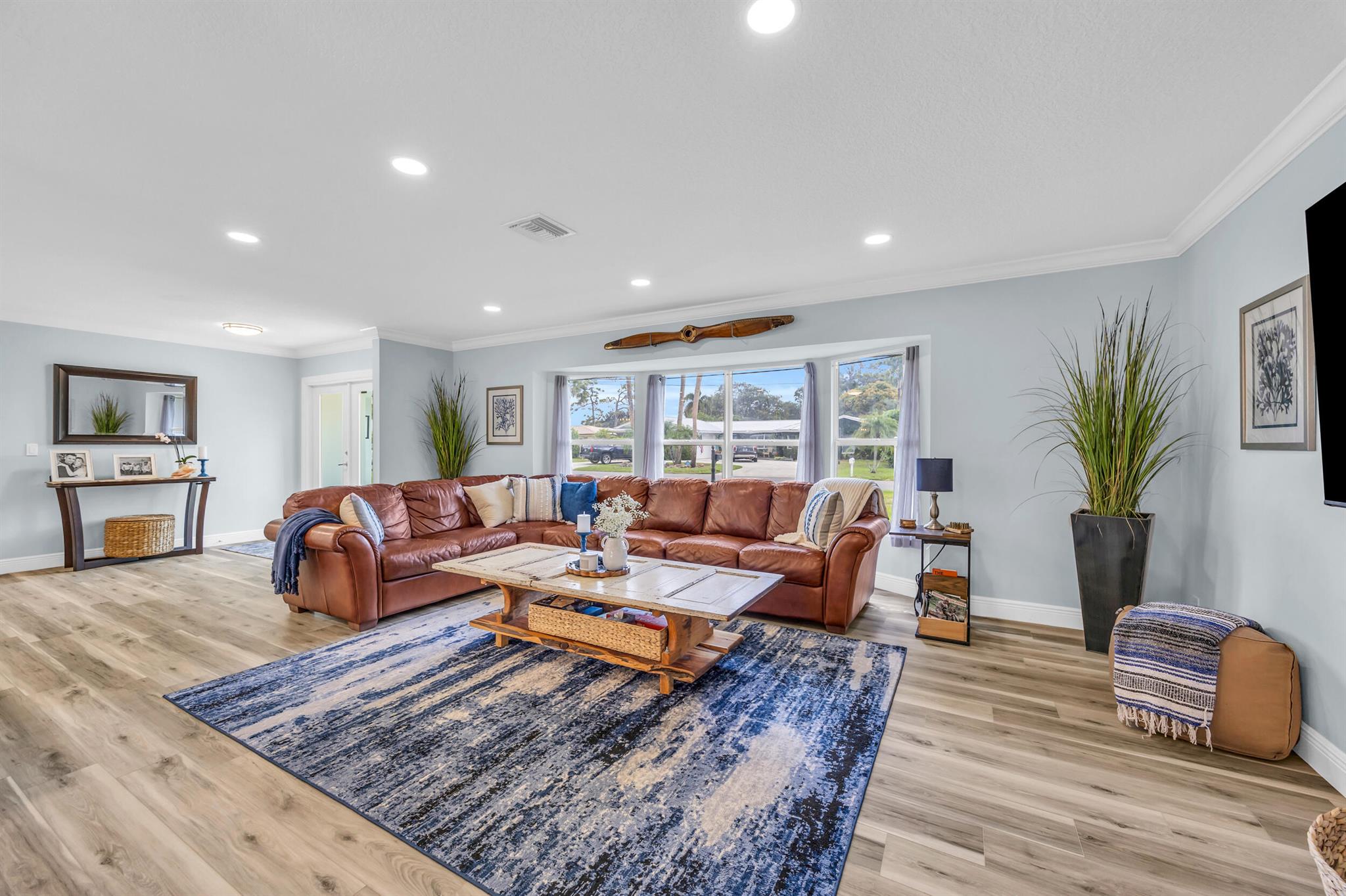 Image to showcase the property located at 133 Fairview E