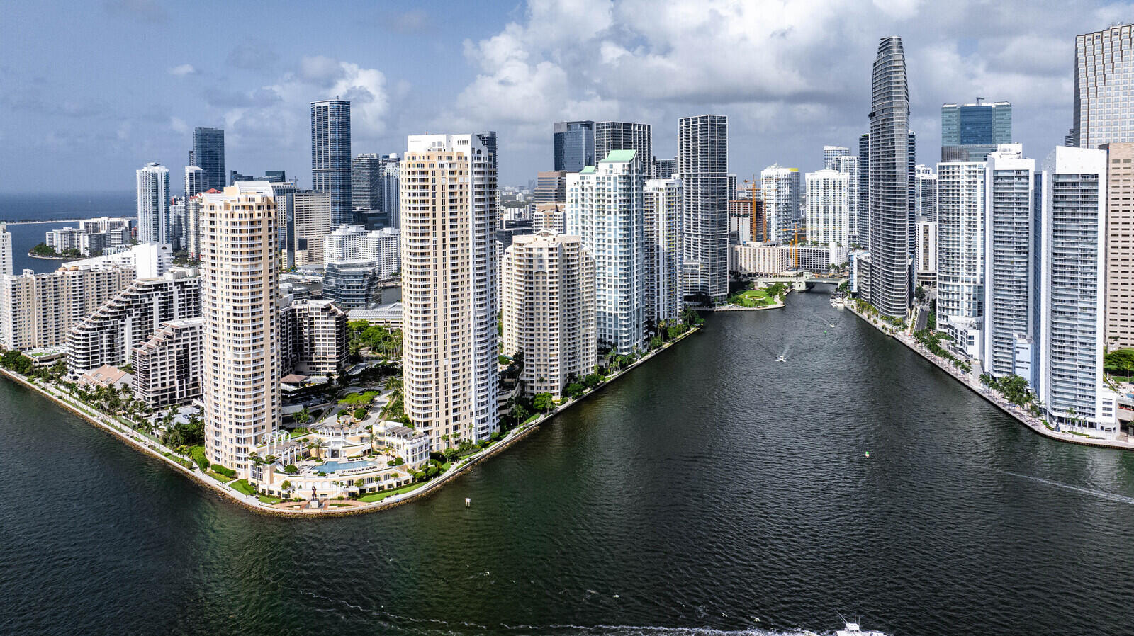 Condo for Sale in Miami, FL