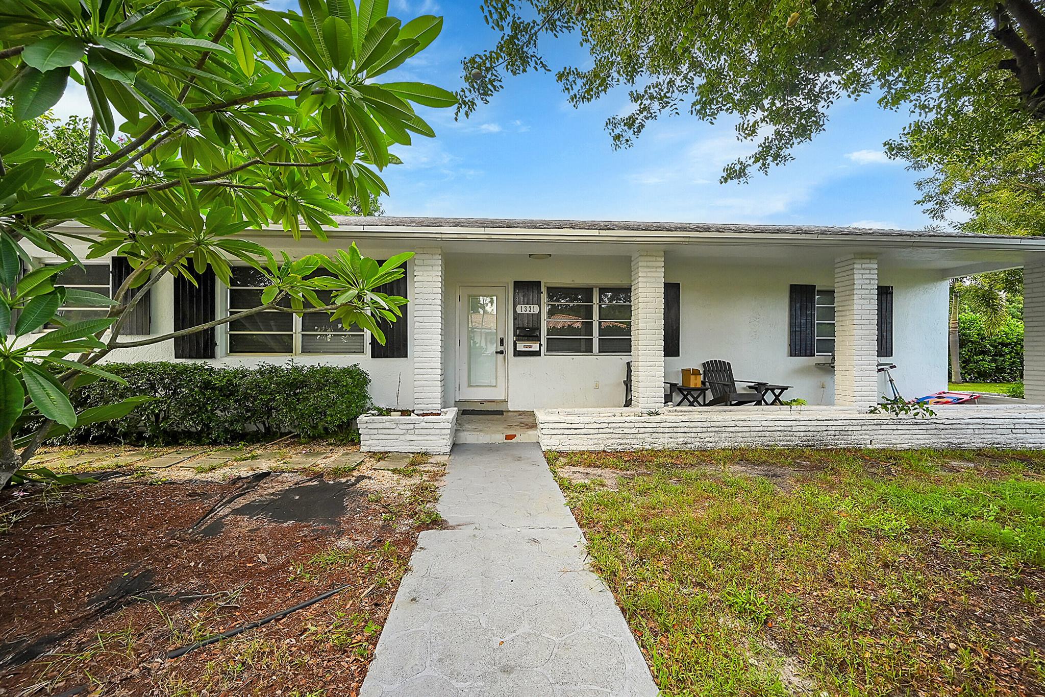 1331 S Palmway
