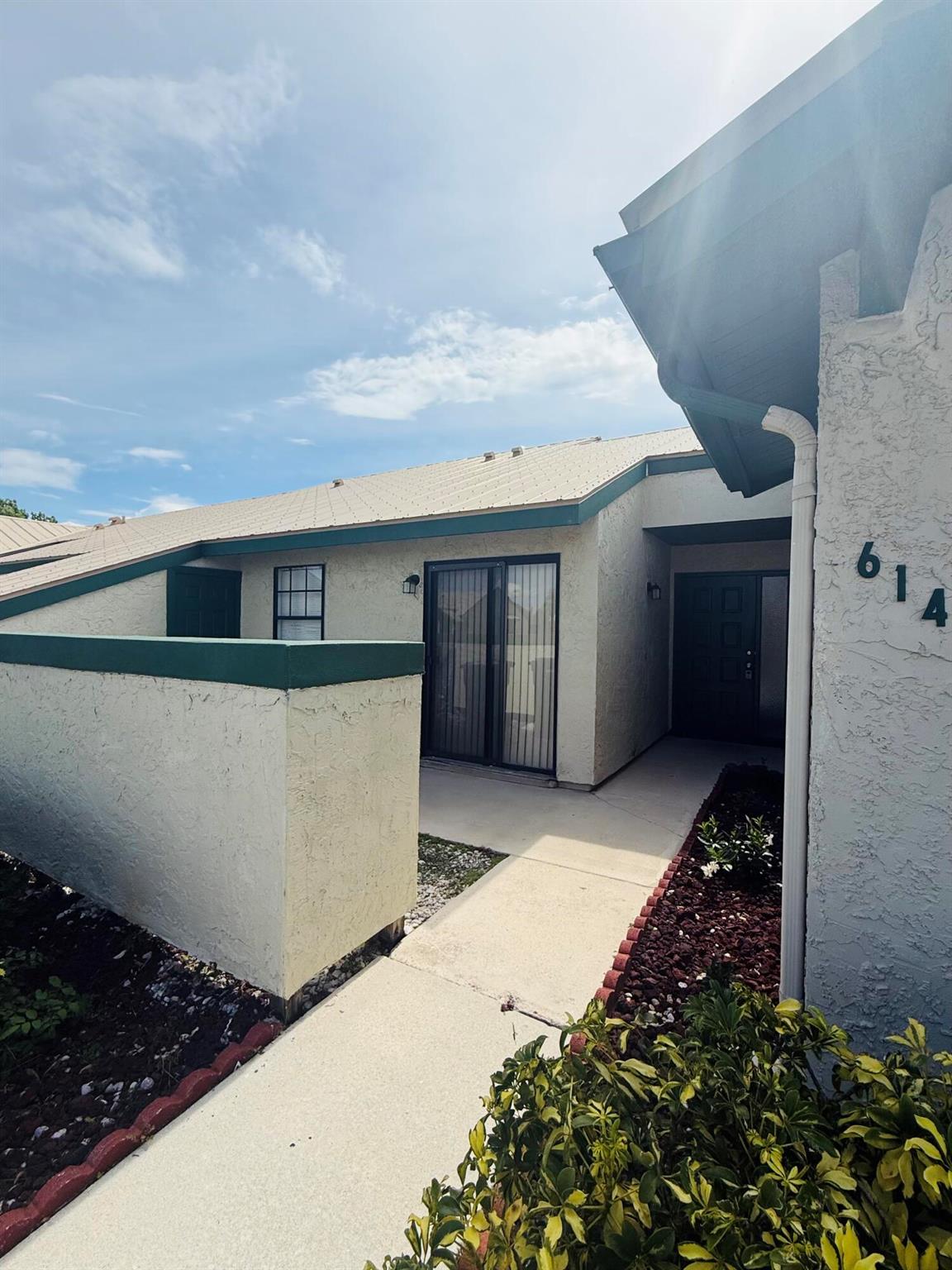 614 SW Jeanne Street
