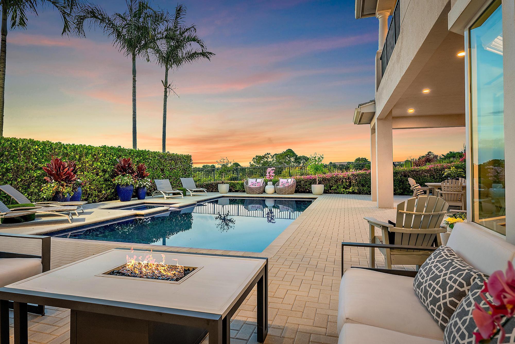 Image to showcase the property located at 1607 E Hemingway Drive