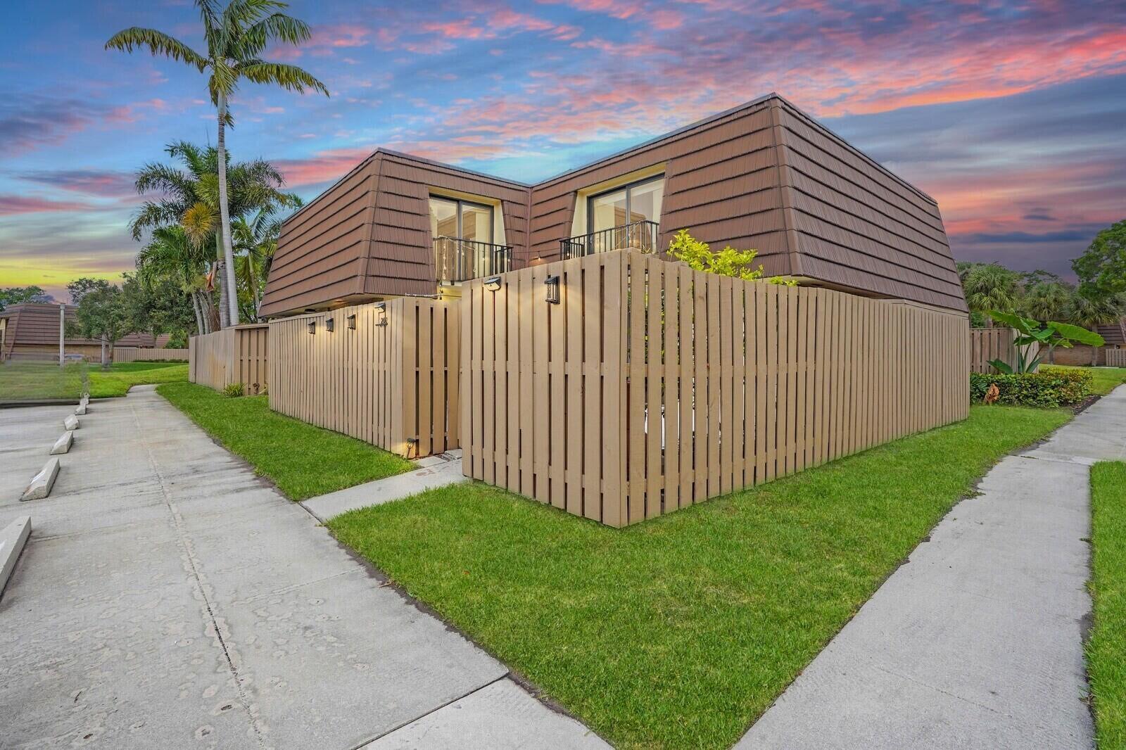 202 2nd Court Unit , Palm Beach Gardens, Florida 33410