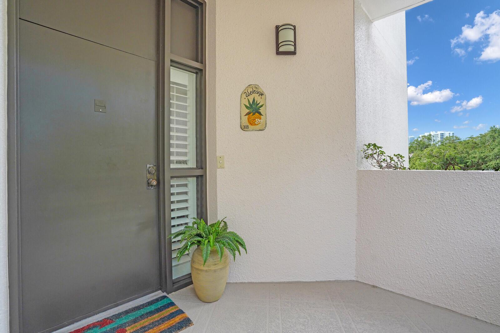 Image to showcase the property located at 11370 Twelve Oaks Way 318