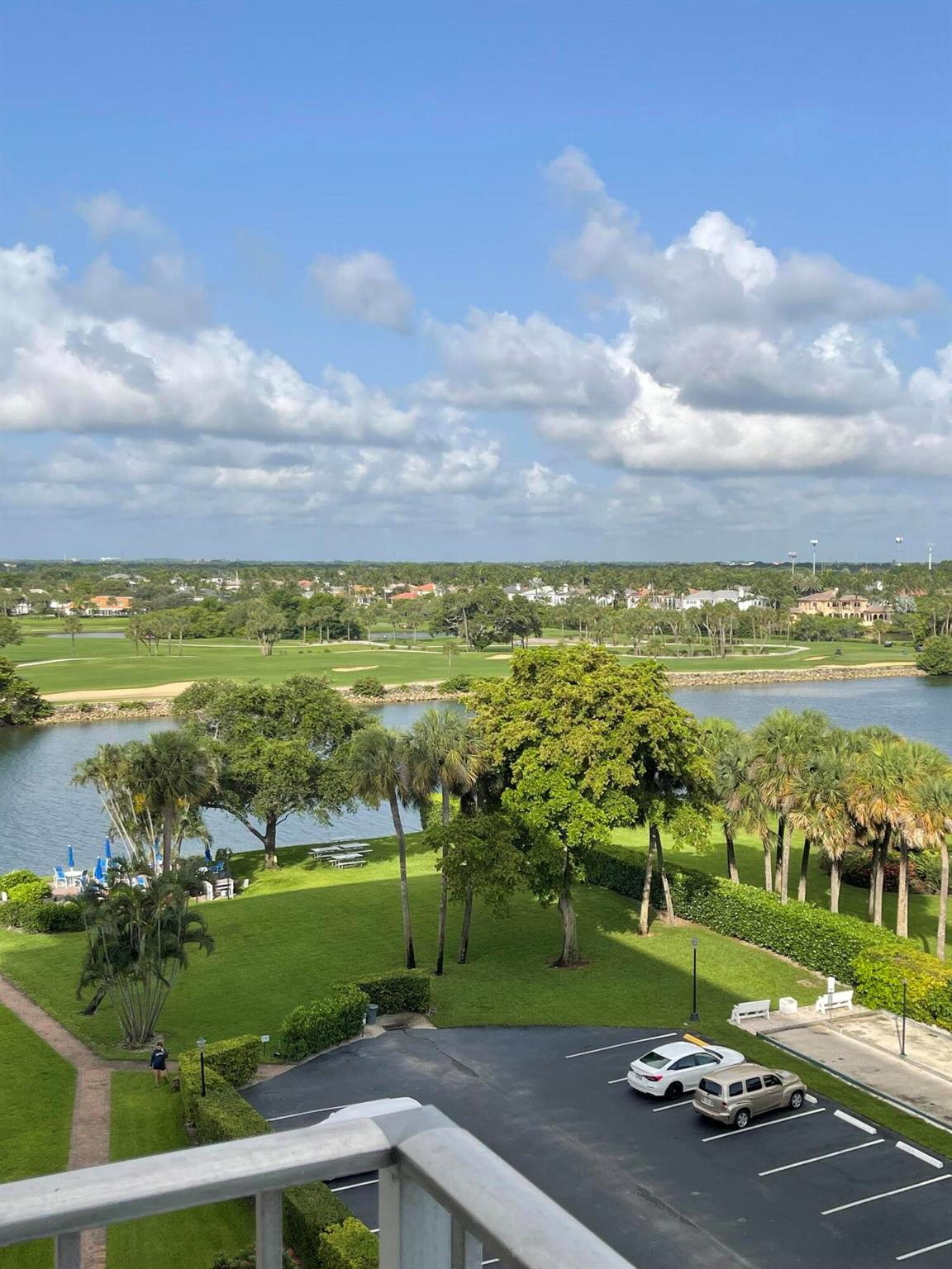 Image to showcase the property located at 336 Golfview Road 706