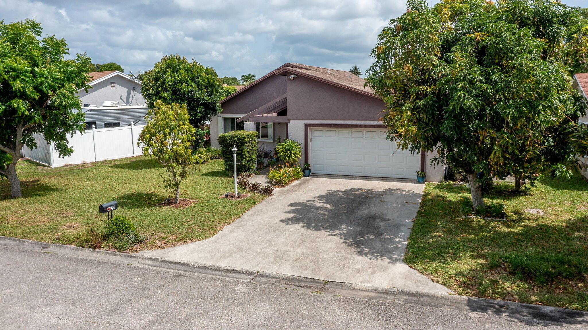House for Sale in West Palm Beach, FL