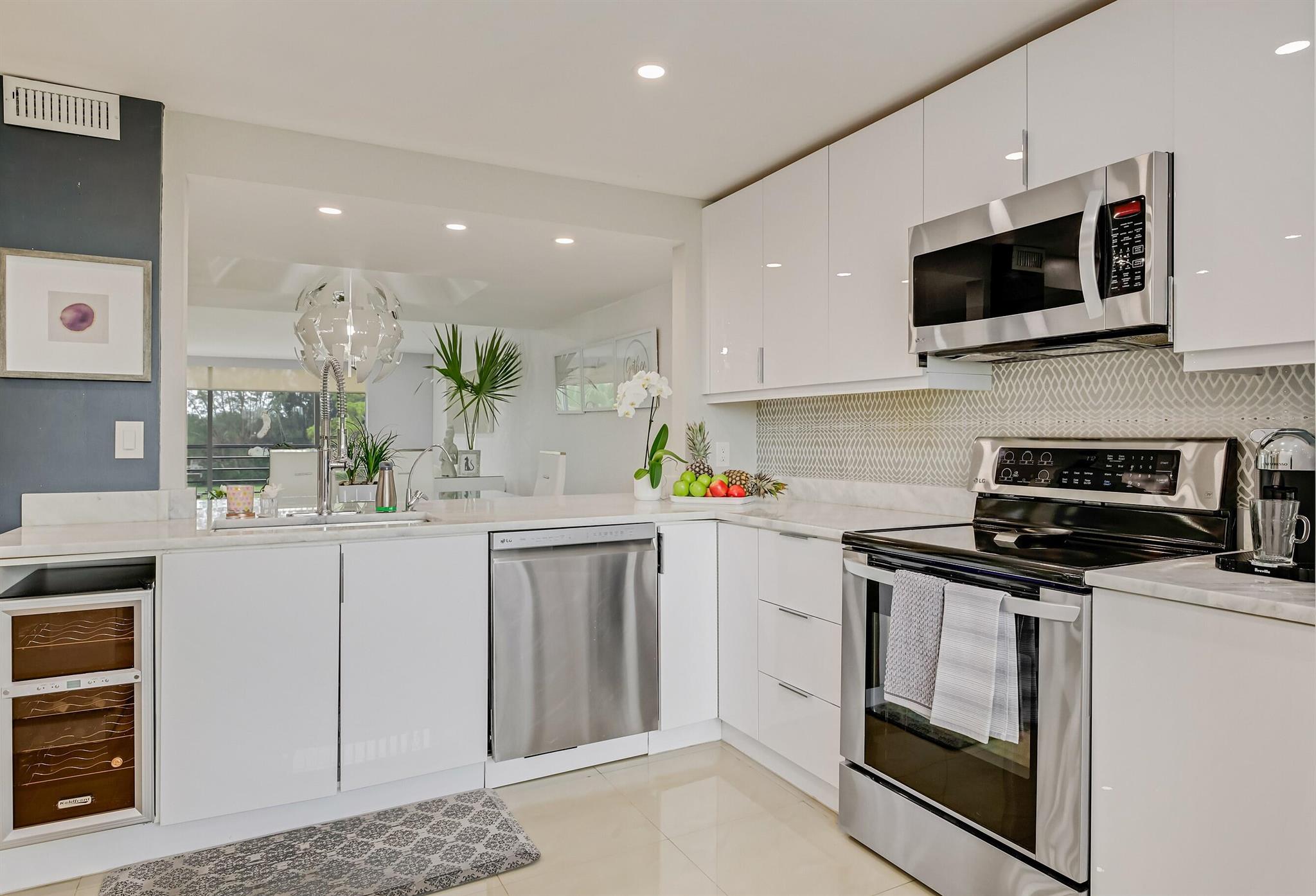 Homes for sale in Lake Worth, FL | 6698 10Th Avenue N #426, Lake Worth, FL 33467 | MLS# R11098139