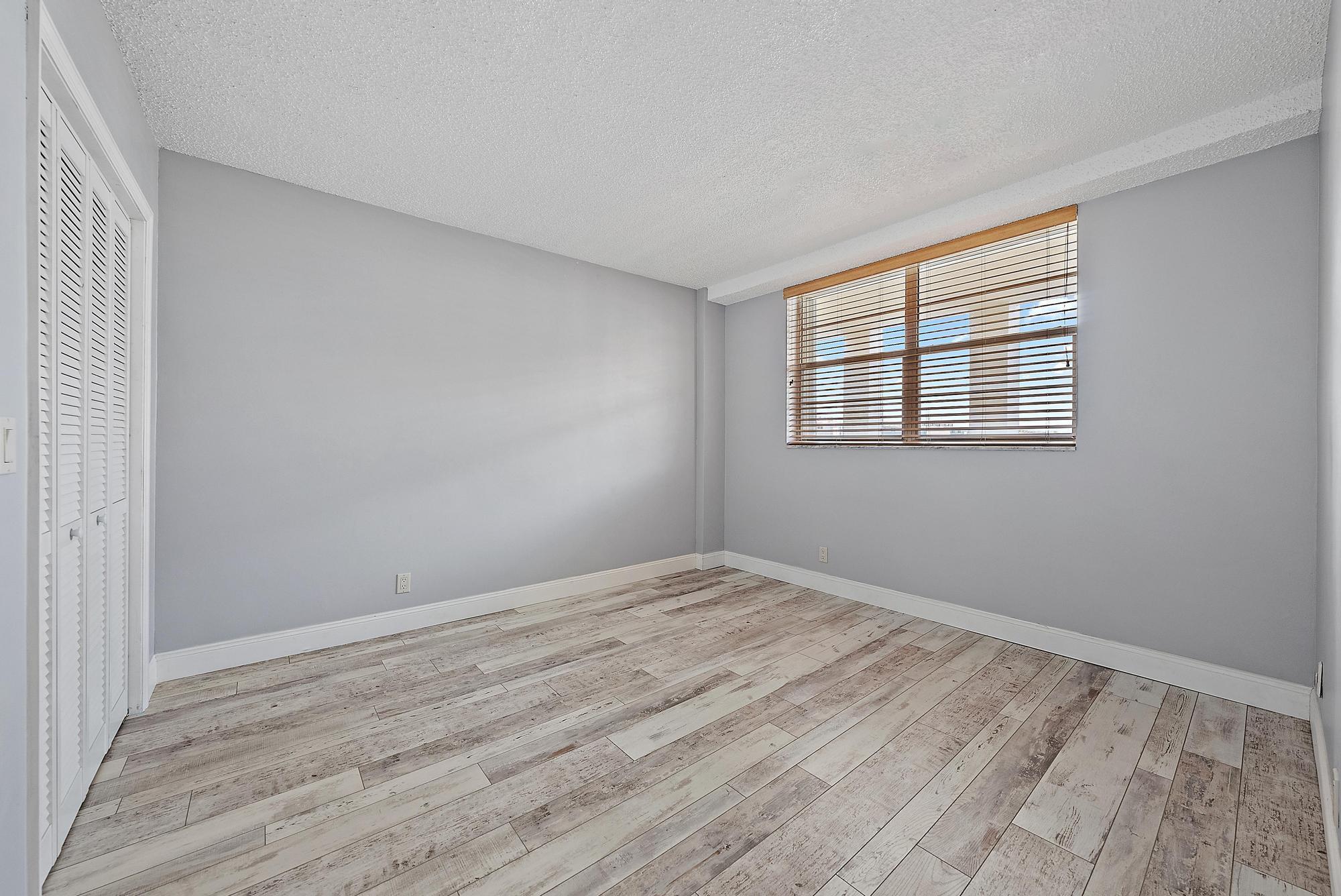 Image to showcase the property located at 105 Paradise Harbour Boulevard 402