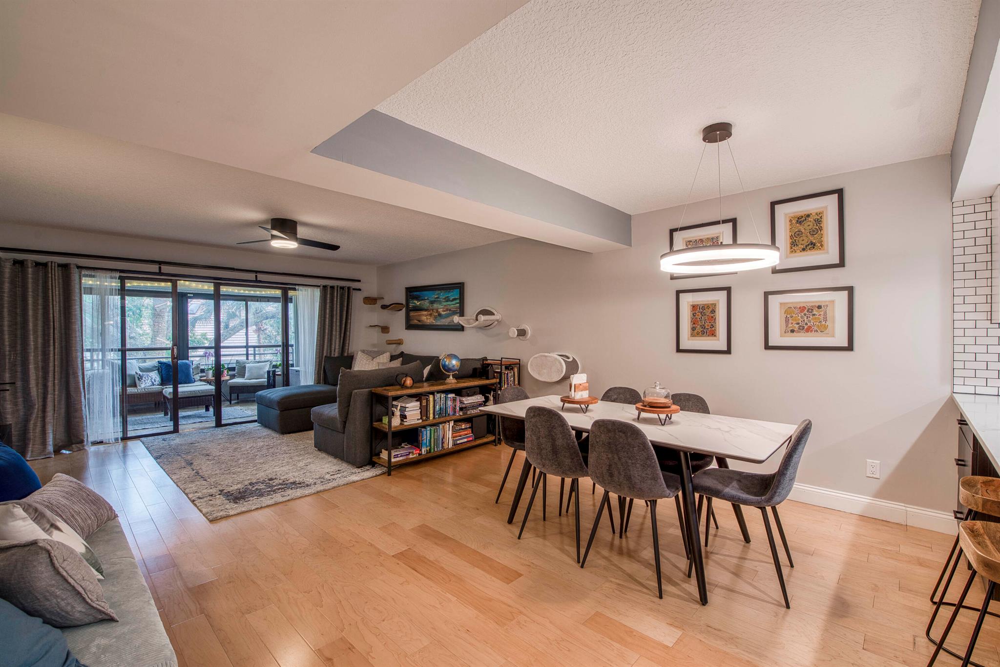 Image to showcase the property located at 325 Oak Harbour Drive