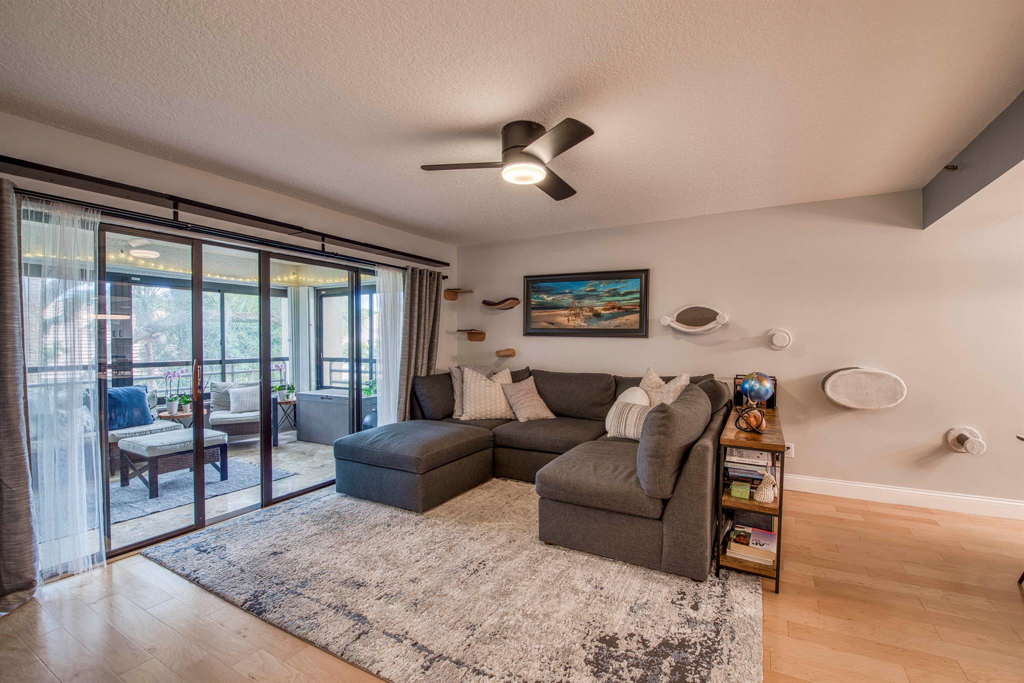 Image to showcase the property located at 325 Oak Harbour Drive