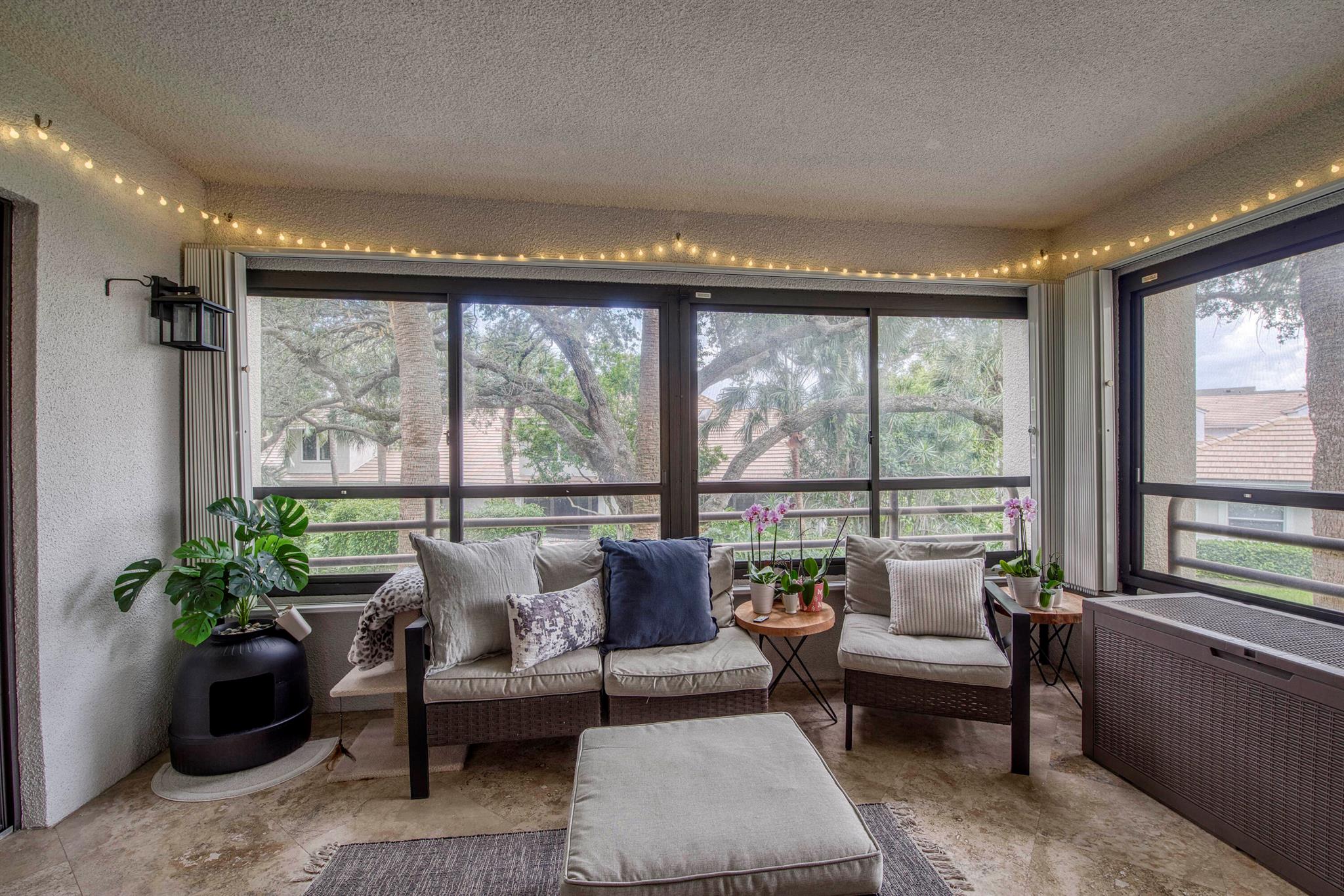 Image to showcase the property located at 325 Oak Harbour Drive