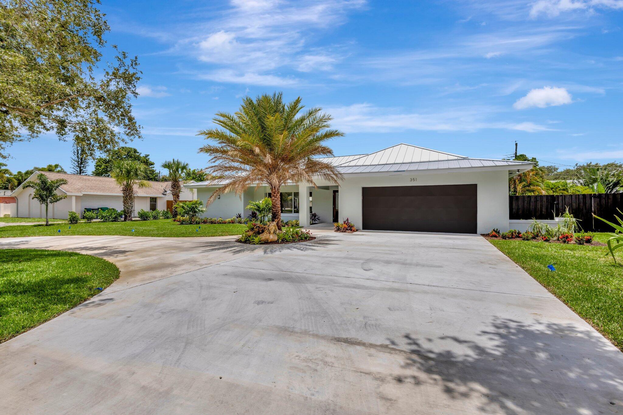 Image to showcase the property located at 351 Country Club