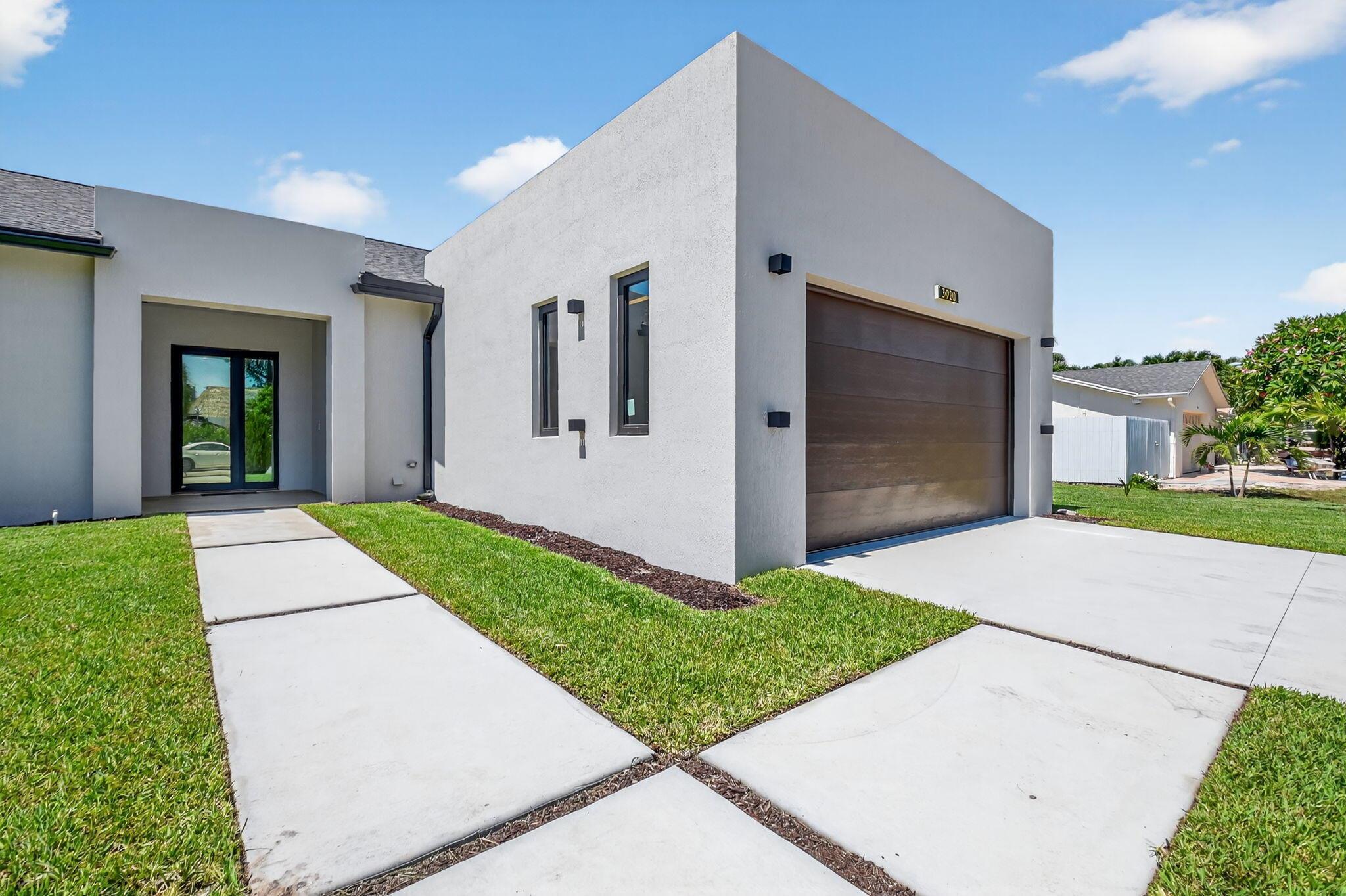 3920 Espan Court, Palm Springs, Florida 33461