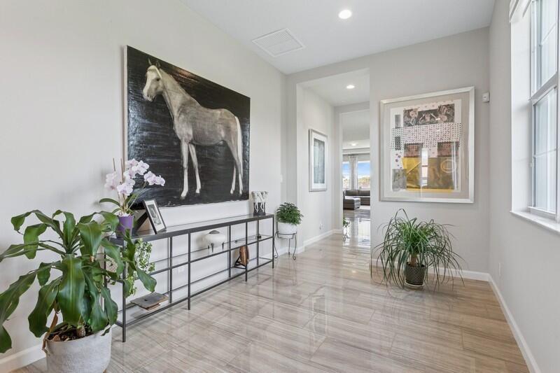 Image to showcase the property located at 242 Tresana Boulevard 70