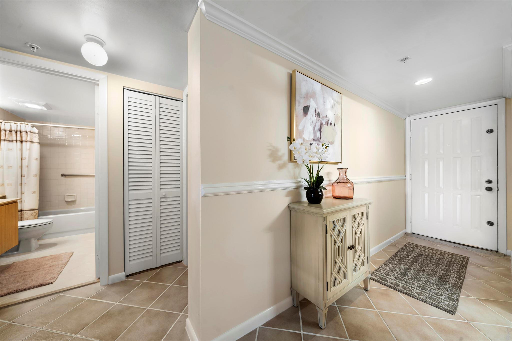 Image to showcase the property located at 601 Seafarer Circle 104