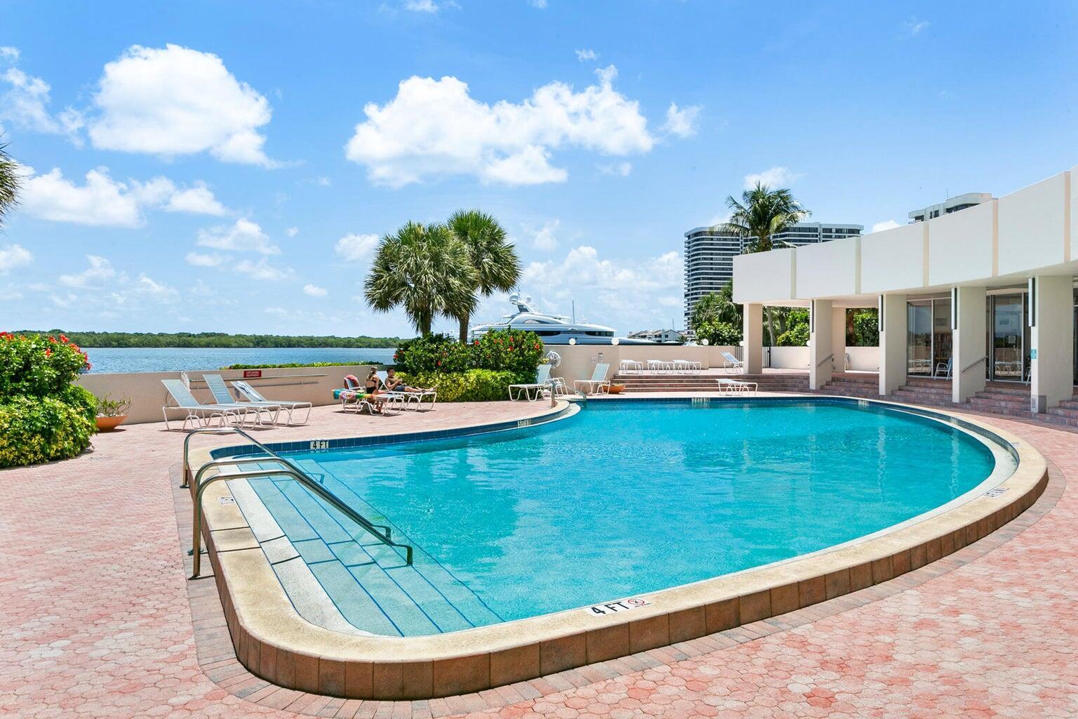 Image to showcase the property located at 130 Lakeshore Drive 322