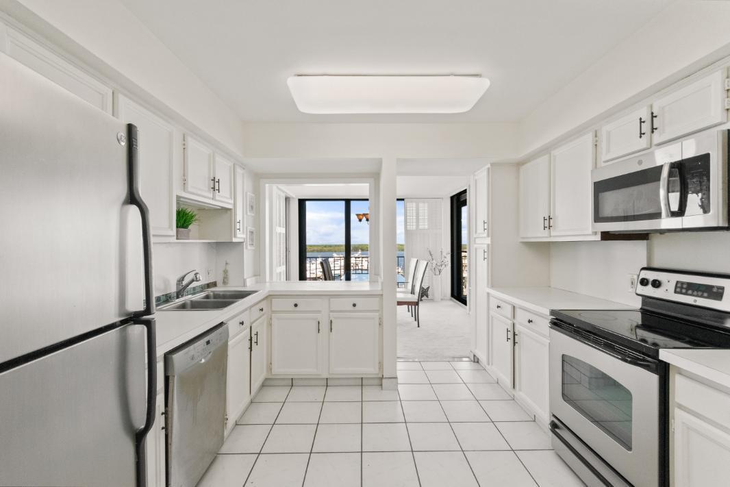 Image to showcase the property located at 120 Lakeshore Drive 735