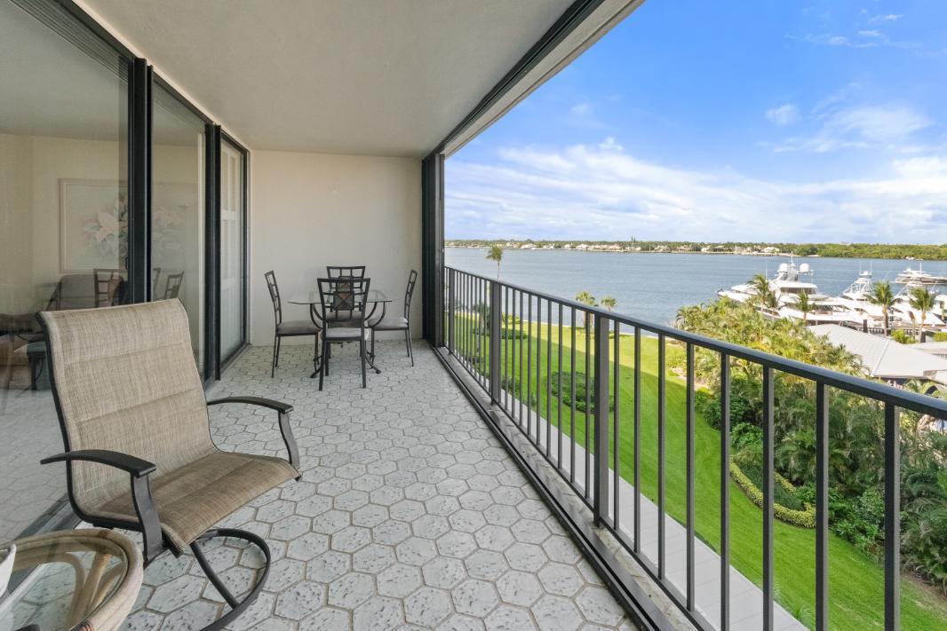 Image to showcase the property located at 120 Lakeshore Drive 735