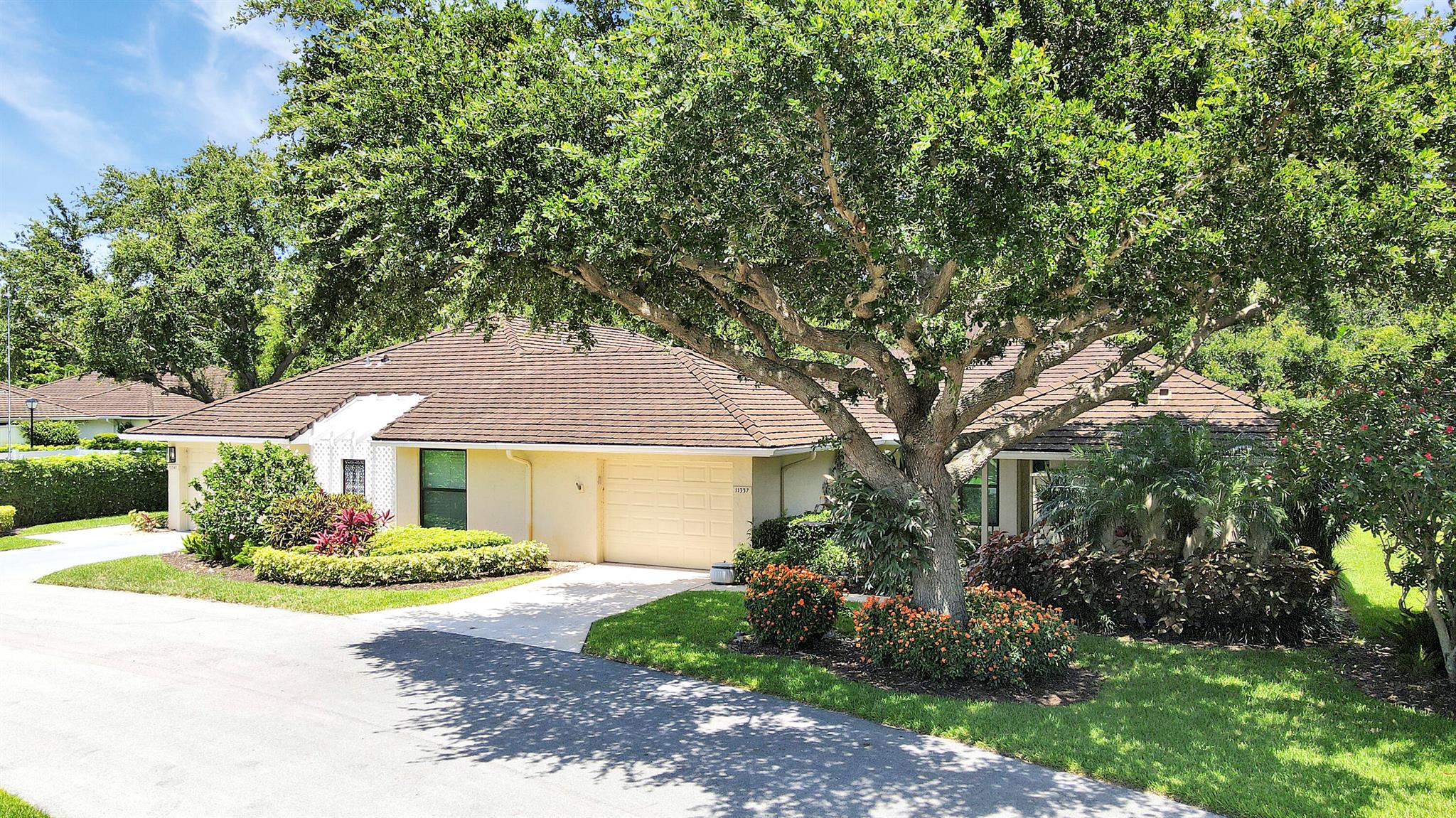 Your hidden enclave awaits; 12 Oaks has everything you have been searching for. A paramount location that will allow you access to shopping, supermarkets, fine dining, golf, tennis, pickleball, and some of the best beaches all within a matter of a few minute car ride. But wait, there's MOOR, walk right to the marina where you can secure your vessel with dock slips available for rent. Friendly neighbors, impeccably manicured grounds, mature oak trees, don't miss out on this opportunity to make this villa your own.
