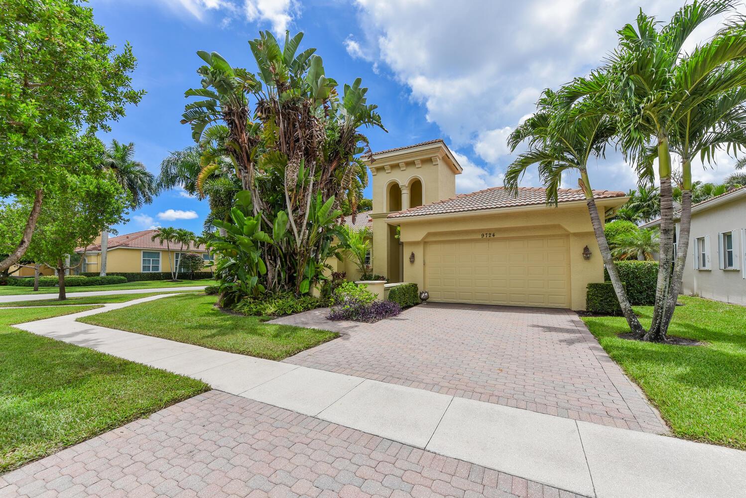 House for Sale in Wellington, FL