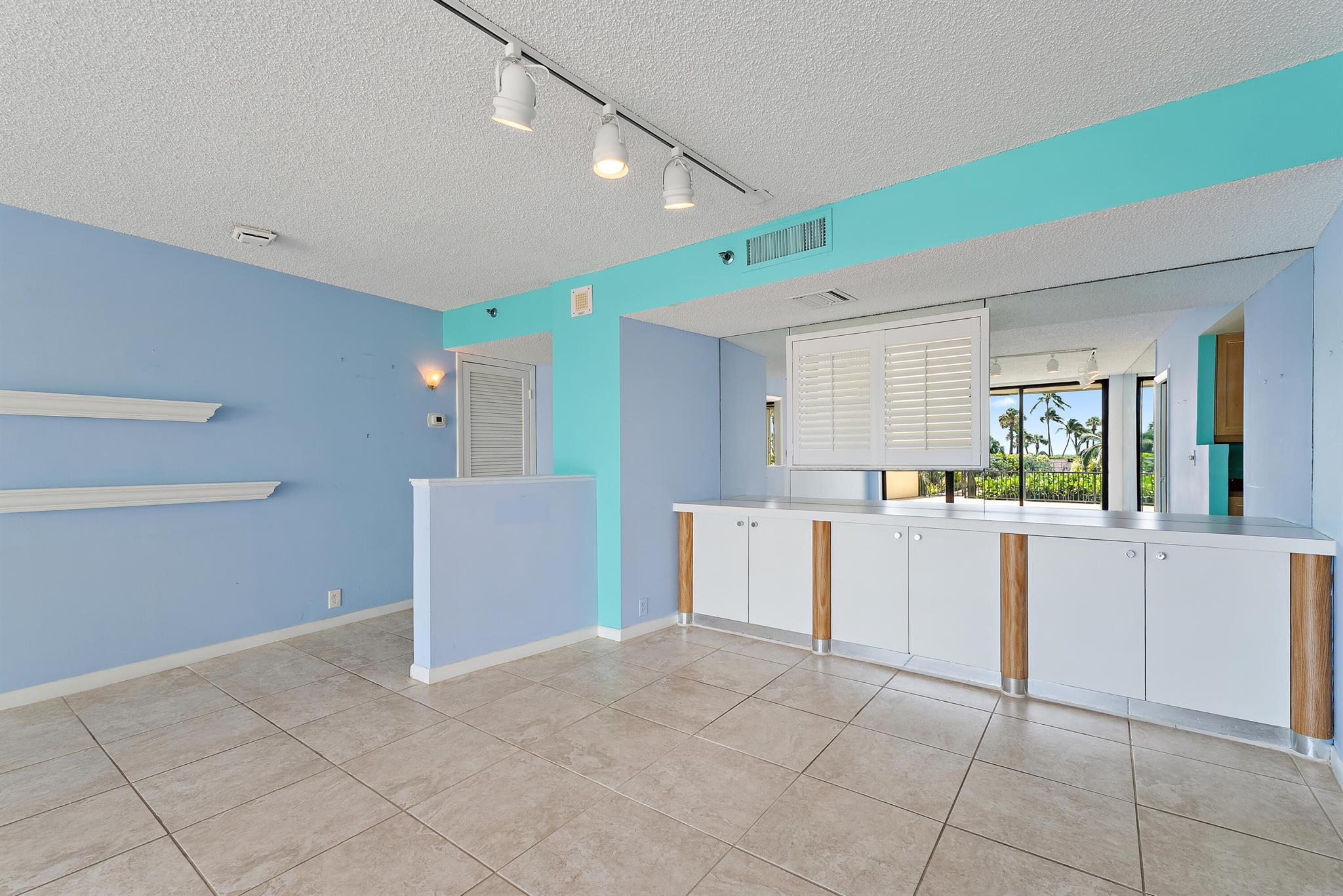 Image to showcase the property located at 300 Ocean Trail Way 102