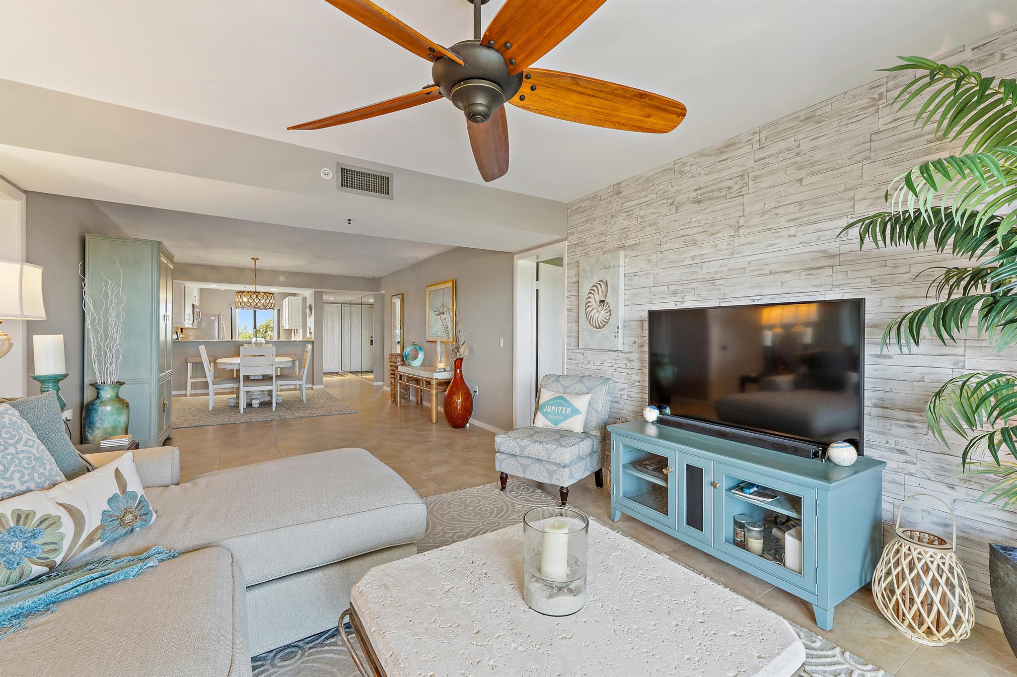 301 Ocean Bluffs Boulevard Unit 405, Jupiter, Florida 33477