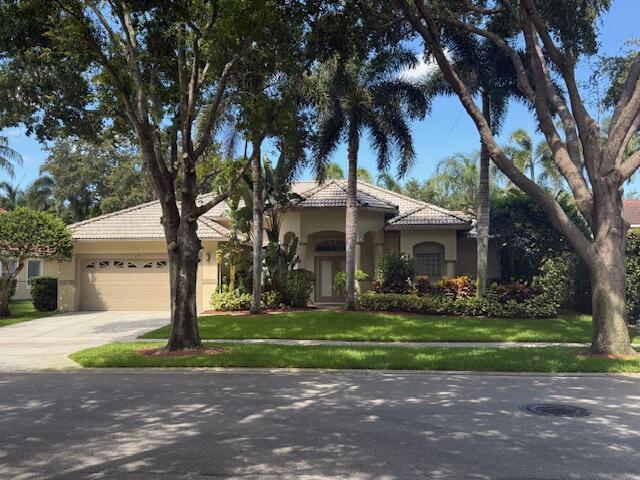 Egret Landing has it all. Convenient location. Tennis Courts, Basketball Courts, Swimming Pool and Clubhouse. Don't miss this wide open 3 bedroom/ 2 bath CBS home with a huge screened, covered patio. Living and Family rooms. Light wood looking tile throughout. Split plan. Washer and Dryer included. E-Z Show