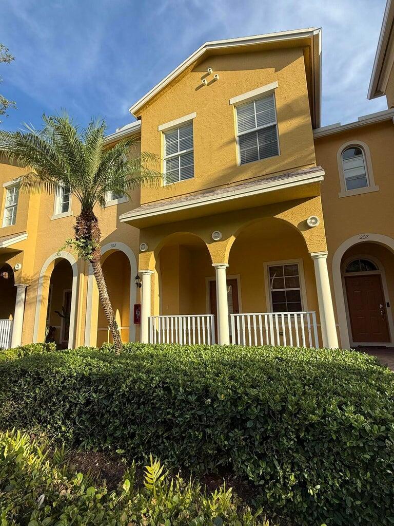 108 W Pigeon Plum Drive W 102