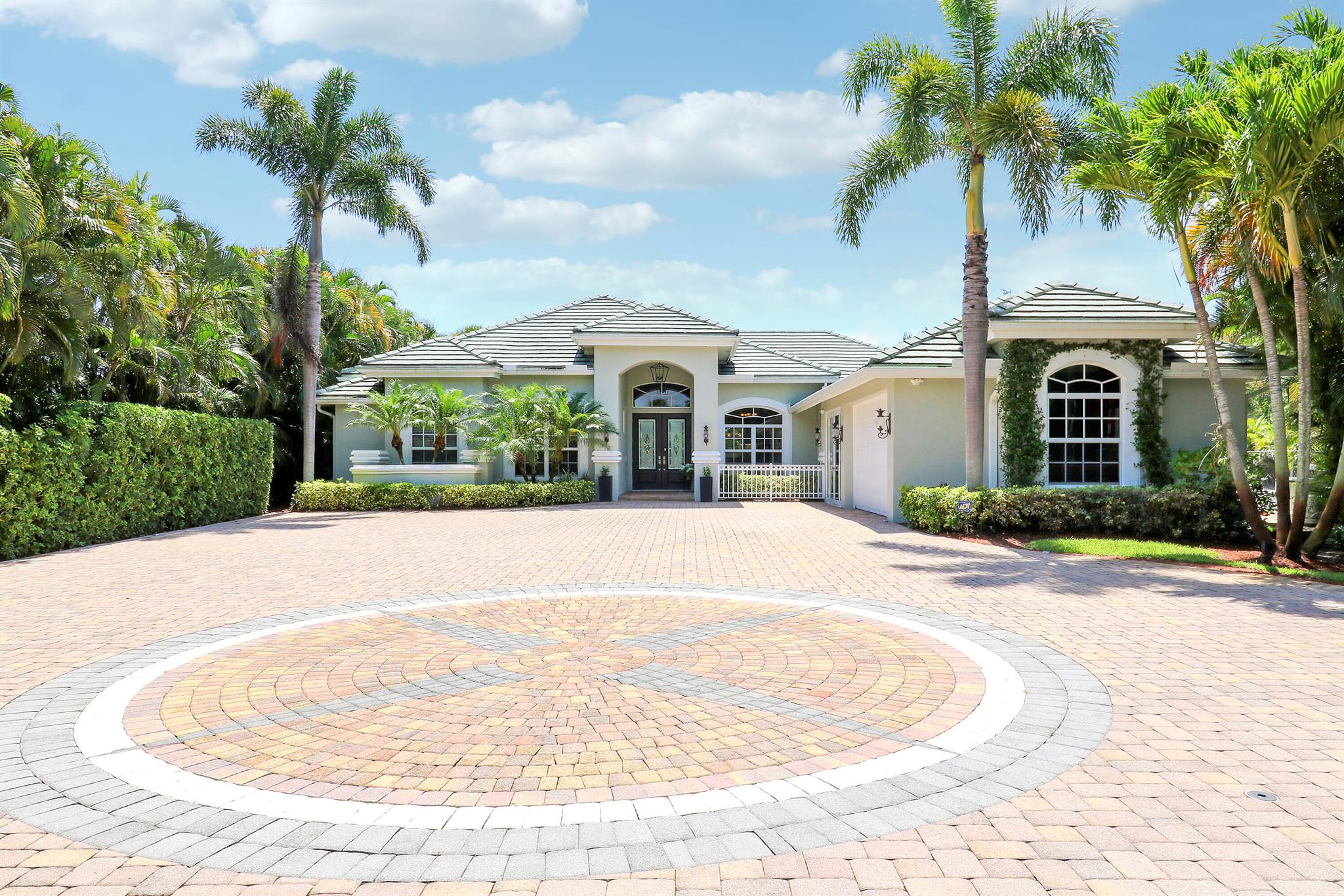 Image to showcase the property located at 19560 Gulfstream Drive