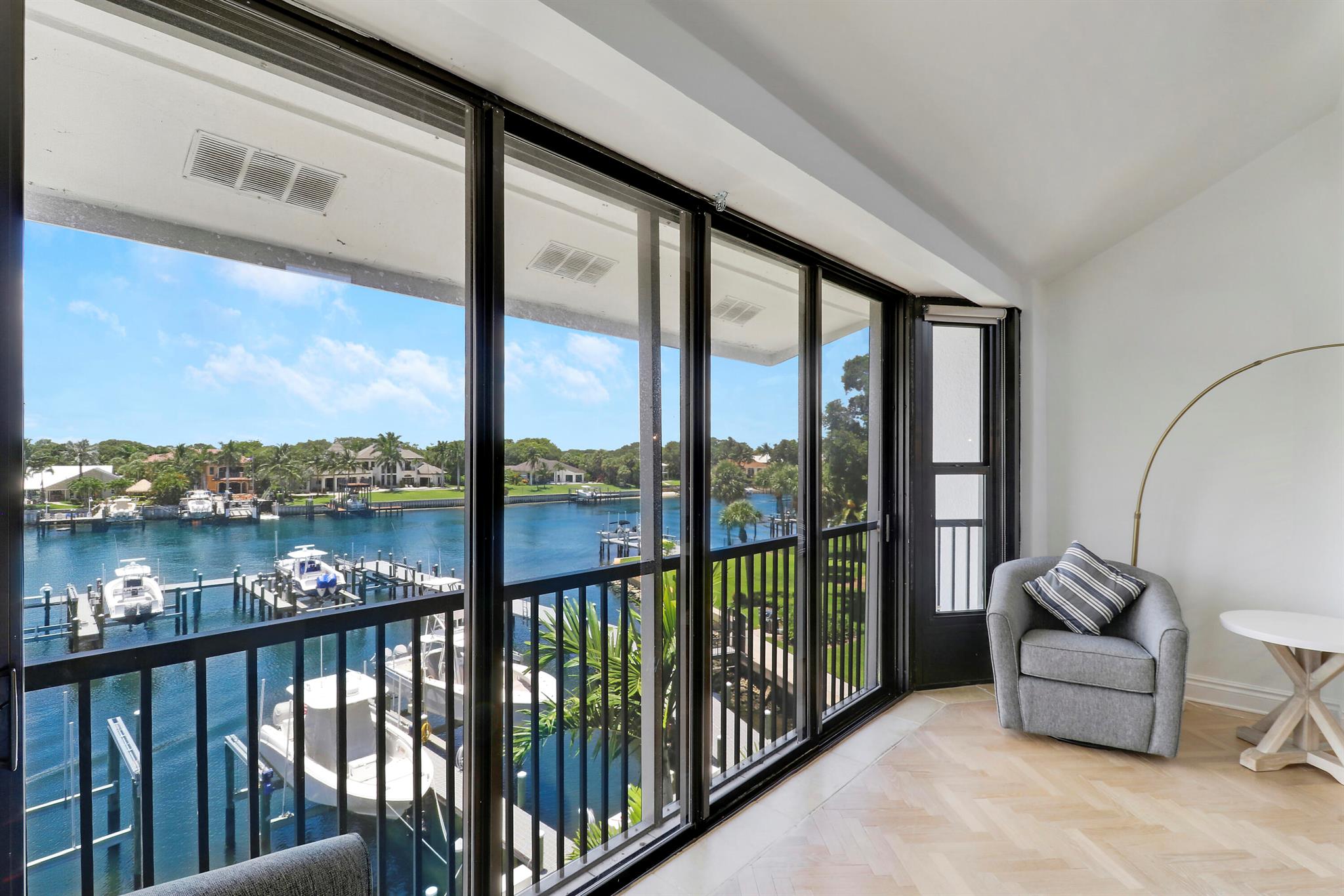 Image to showcase the property located at 543 Bay Colony Drive N Slip 8